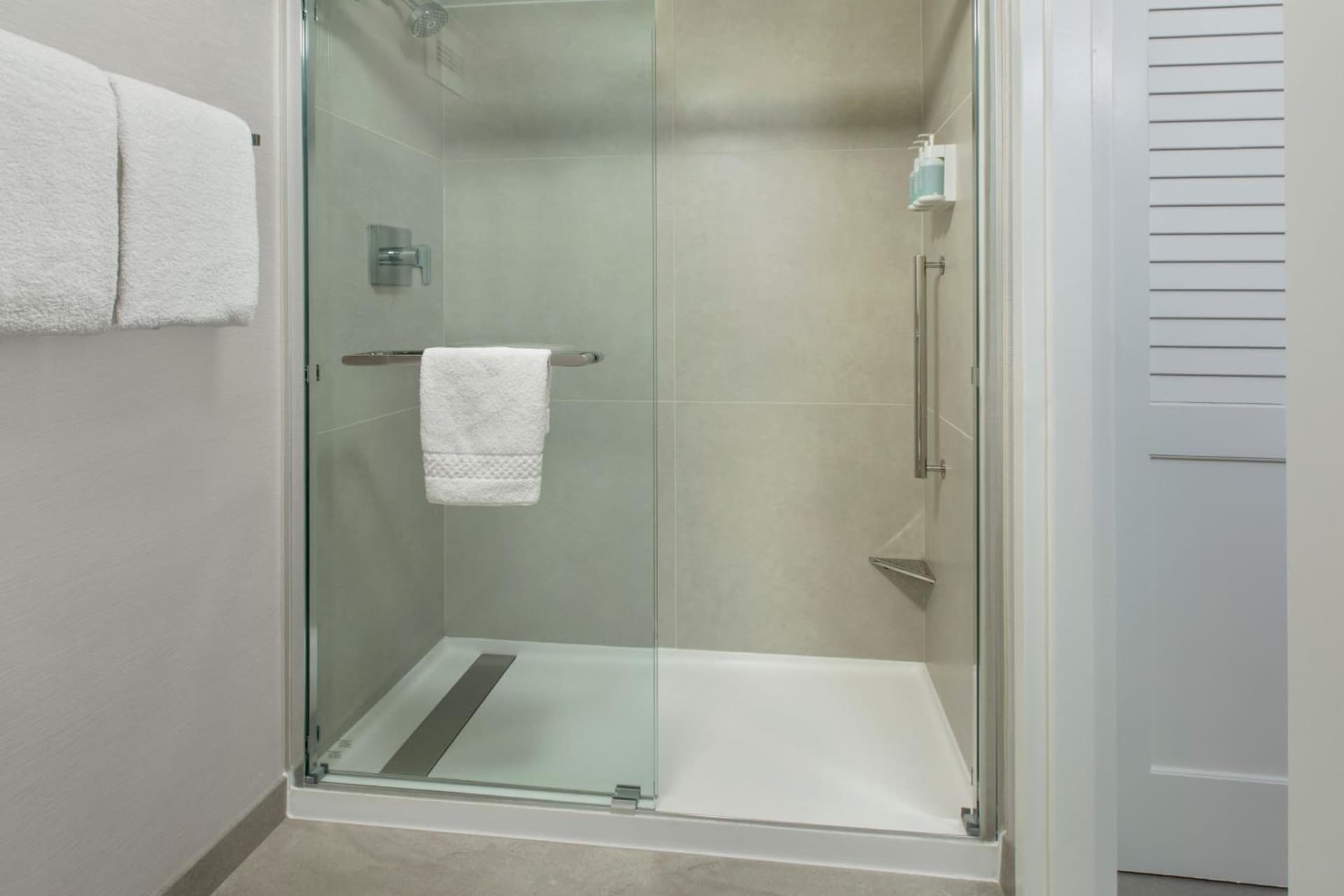 Courtyard by Marriott Tarrytown Westchester County interior in Tarrytown, NY — gallery photo 2