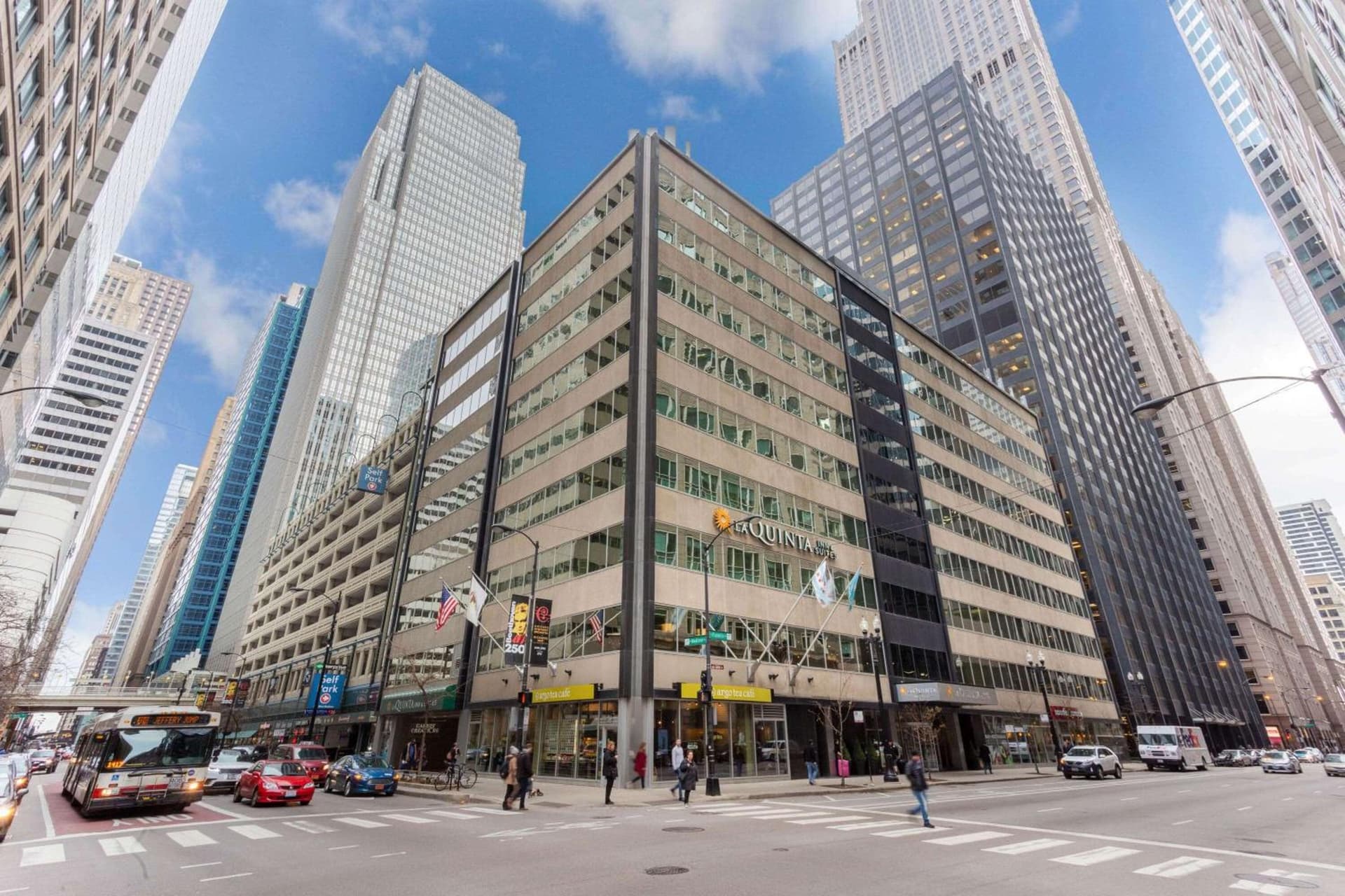 La Quinta Inn & Suites by Wyndham Chicago Downtown featured exterior or lobby in Chicago, IL — similar hotel