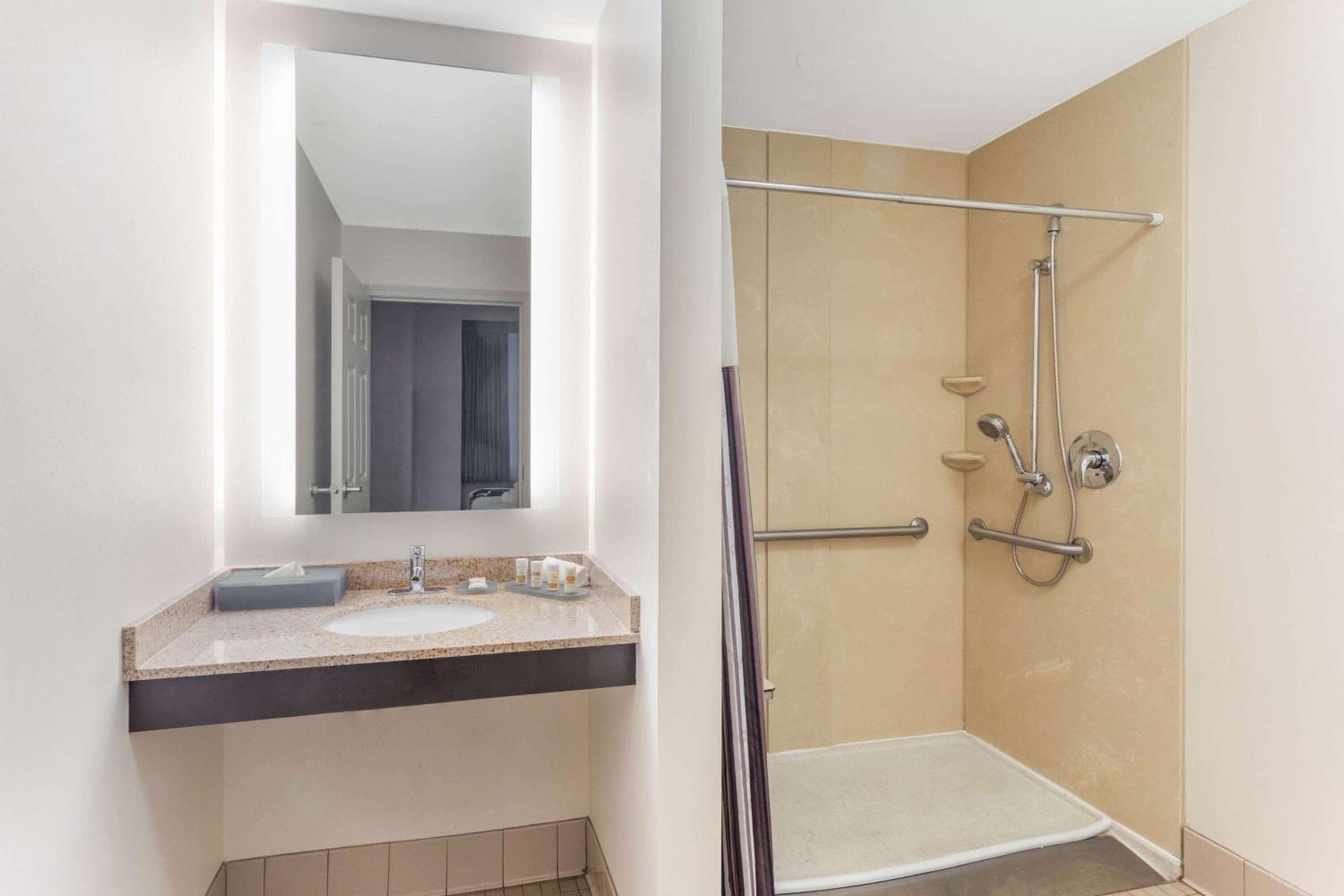 La Quinta Inn & Suites by Wyndham Chicago Downtown gallery photo in Chicago, IL — image 36