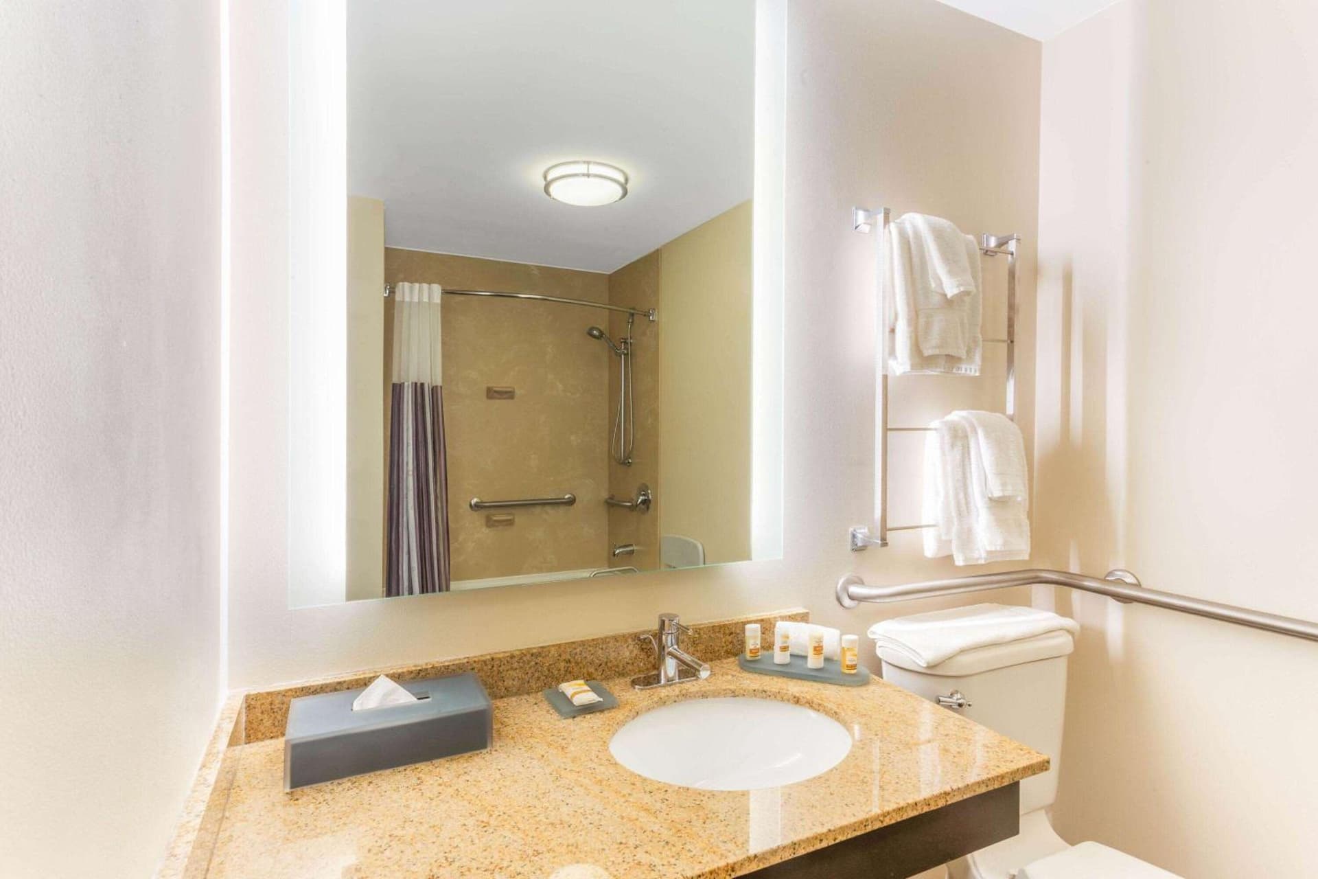 La Quinta Inn & Suites by Wyndham Chicago Downtown gallery photo in Chicago, IL — image 46