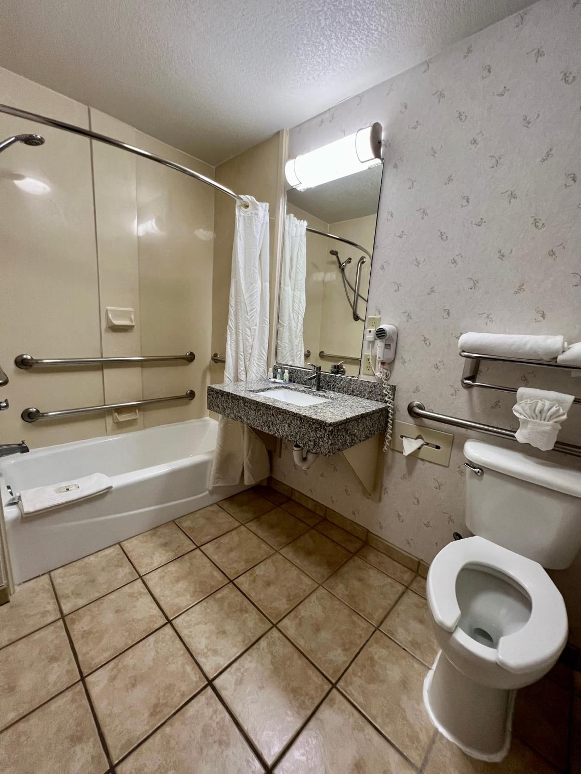 Quality Inn & Suites Near University gallery photo in Waco, TX — image 9