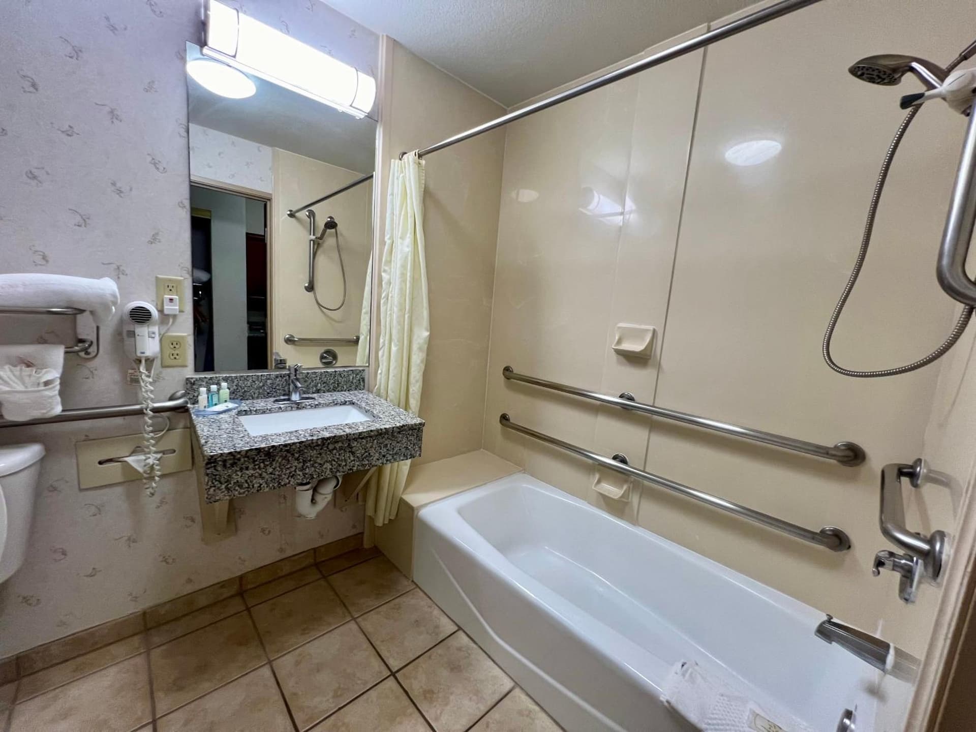 Quality Inn & Suites Near University gallery photo in Waco, TX — image 7