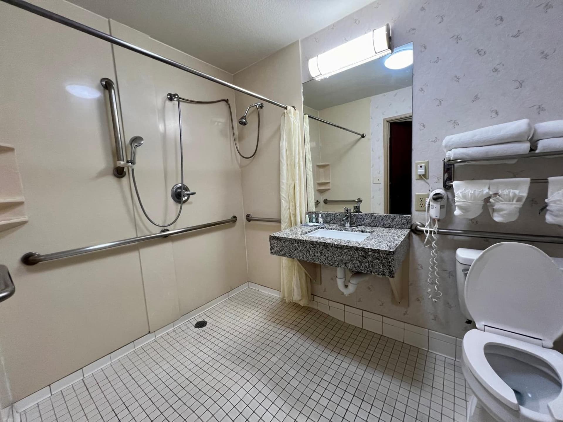 Quality Inn & Suites Near University gallery photo in Waco, TX — image 6