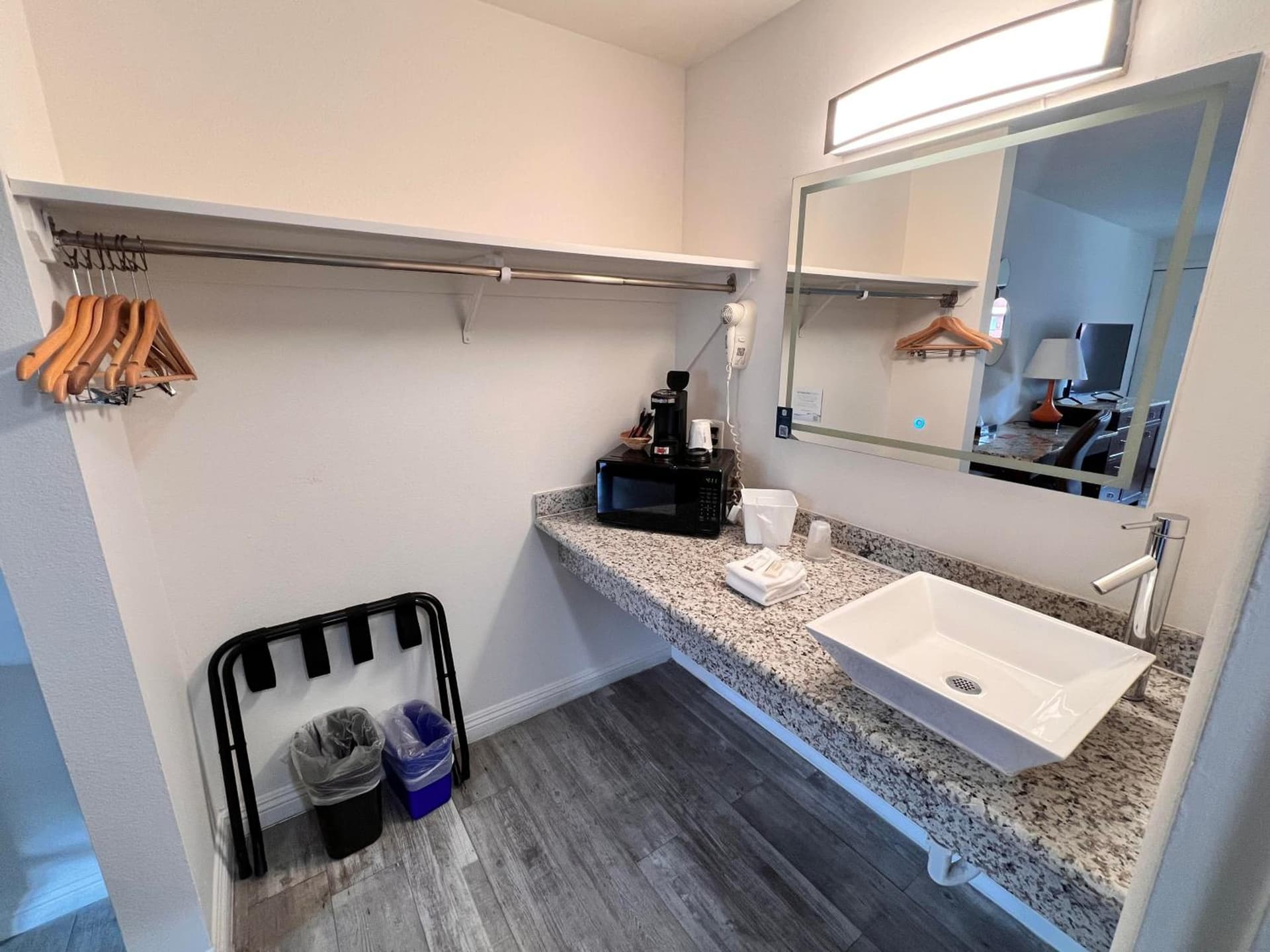 Howard Johnson by Wyndham Downtown Reno interior in Reno, NV — gallery photo 2