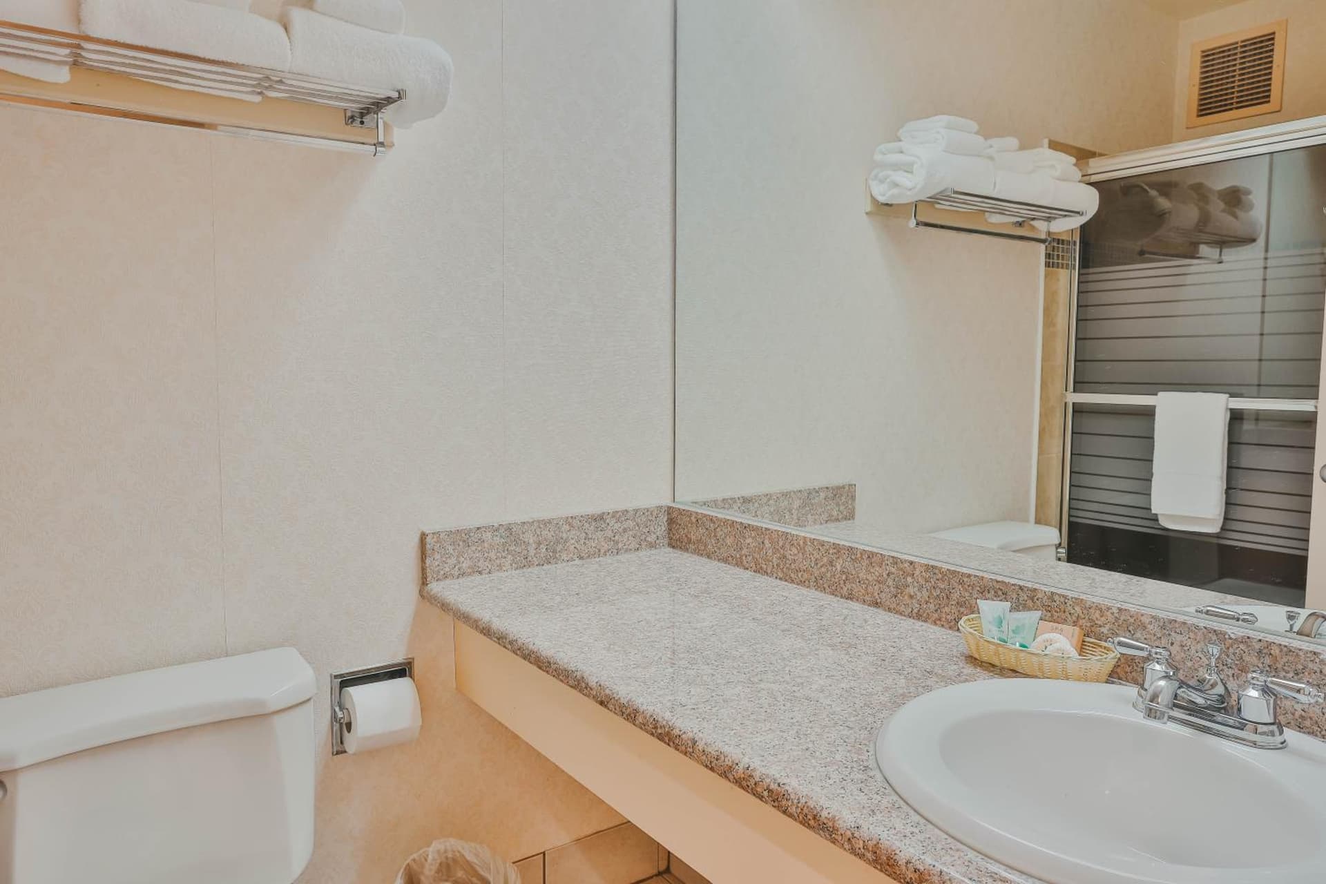 Hotel International gallery photo in Lynnwood, WA — image 19