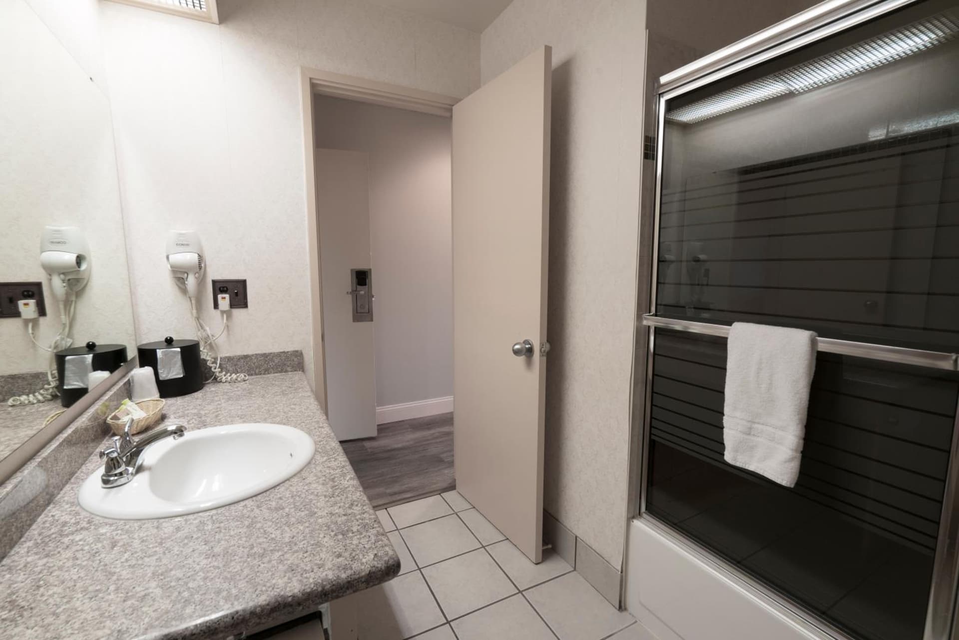 Hotel International gallery photo in Lynnwood, WA — image 13