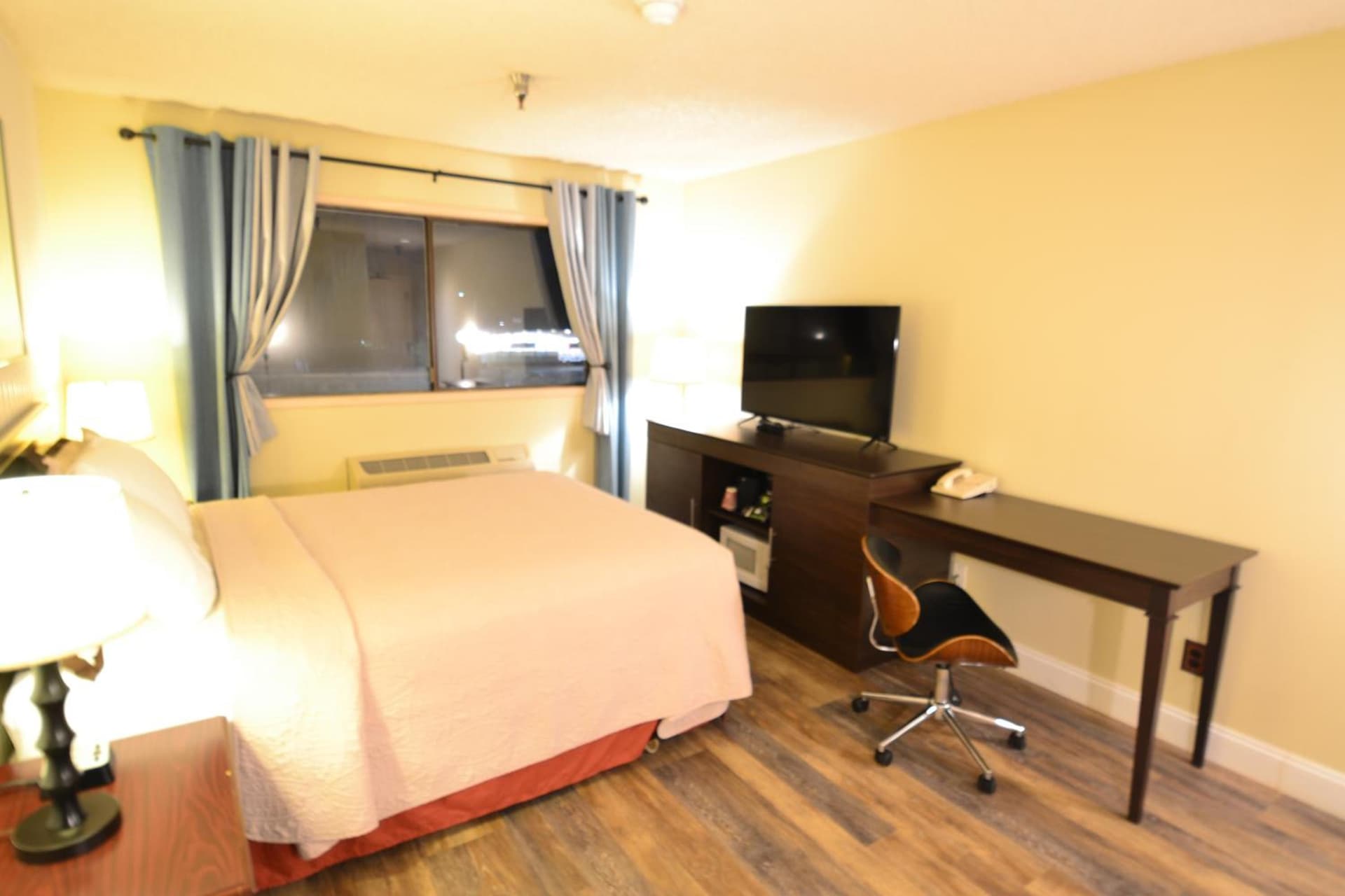 Hotel International gallery photo in Lynnwood, WA — image 7