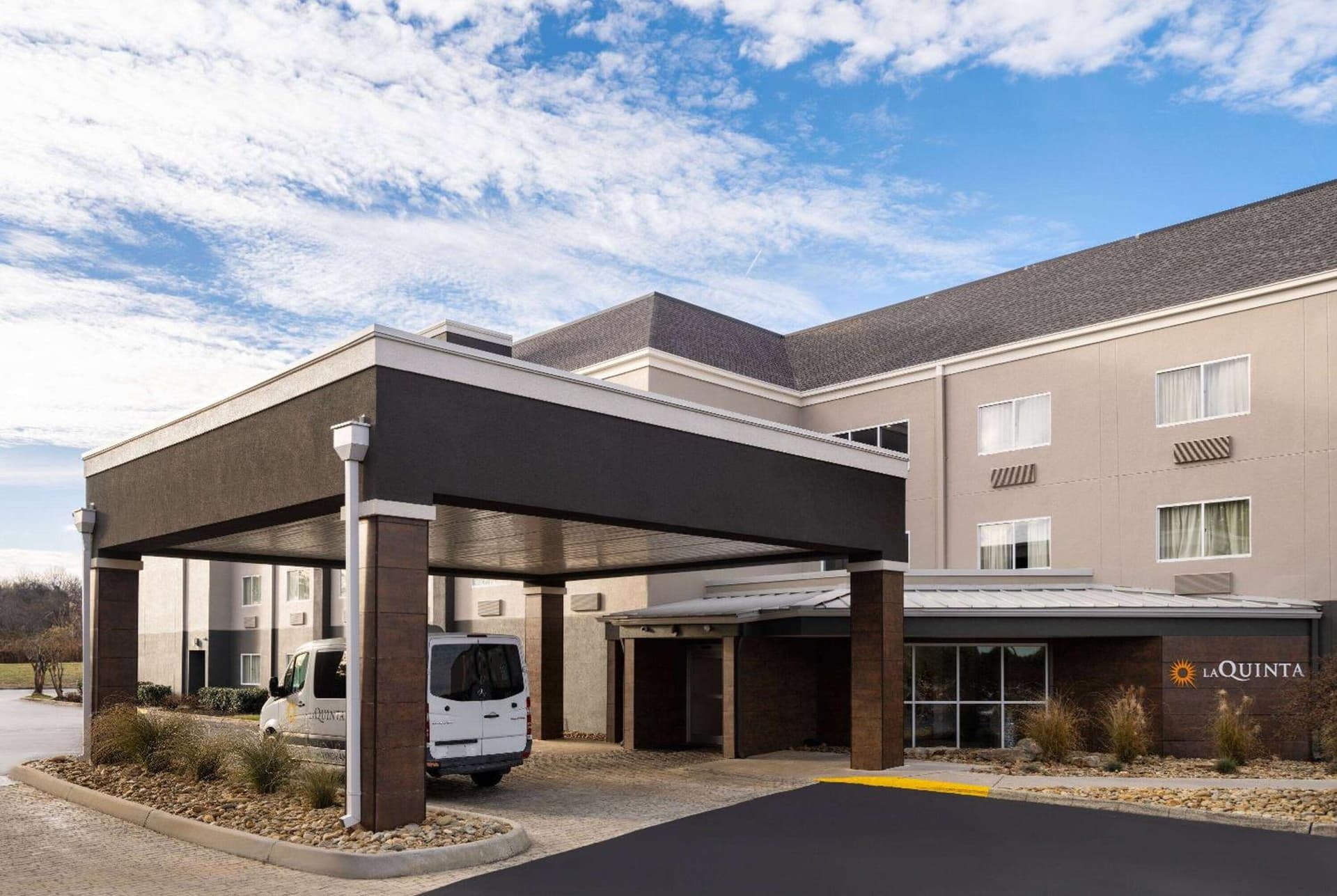La Quinta by Wyndham Knoxville Airport interior in Alcoa, TN — gallery photo 2