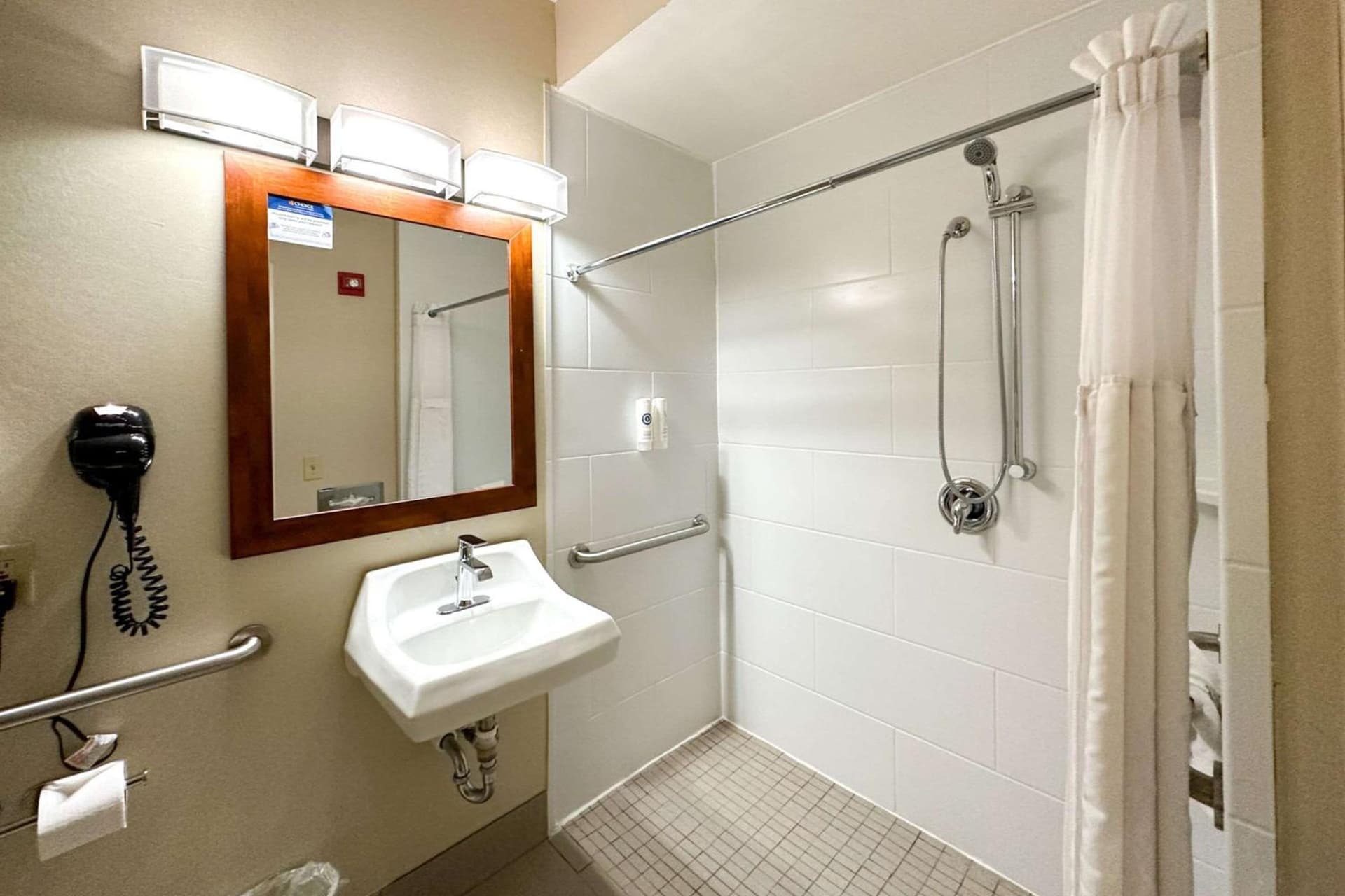 Comfort Inn & Suites Geneva- West Chicago gallery photo in Geneva, IL — image 17