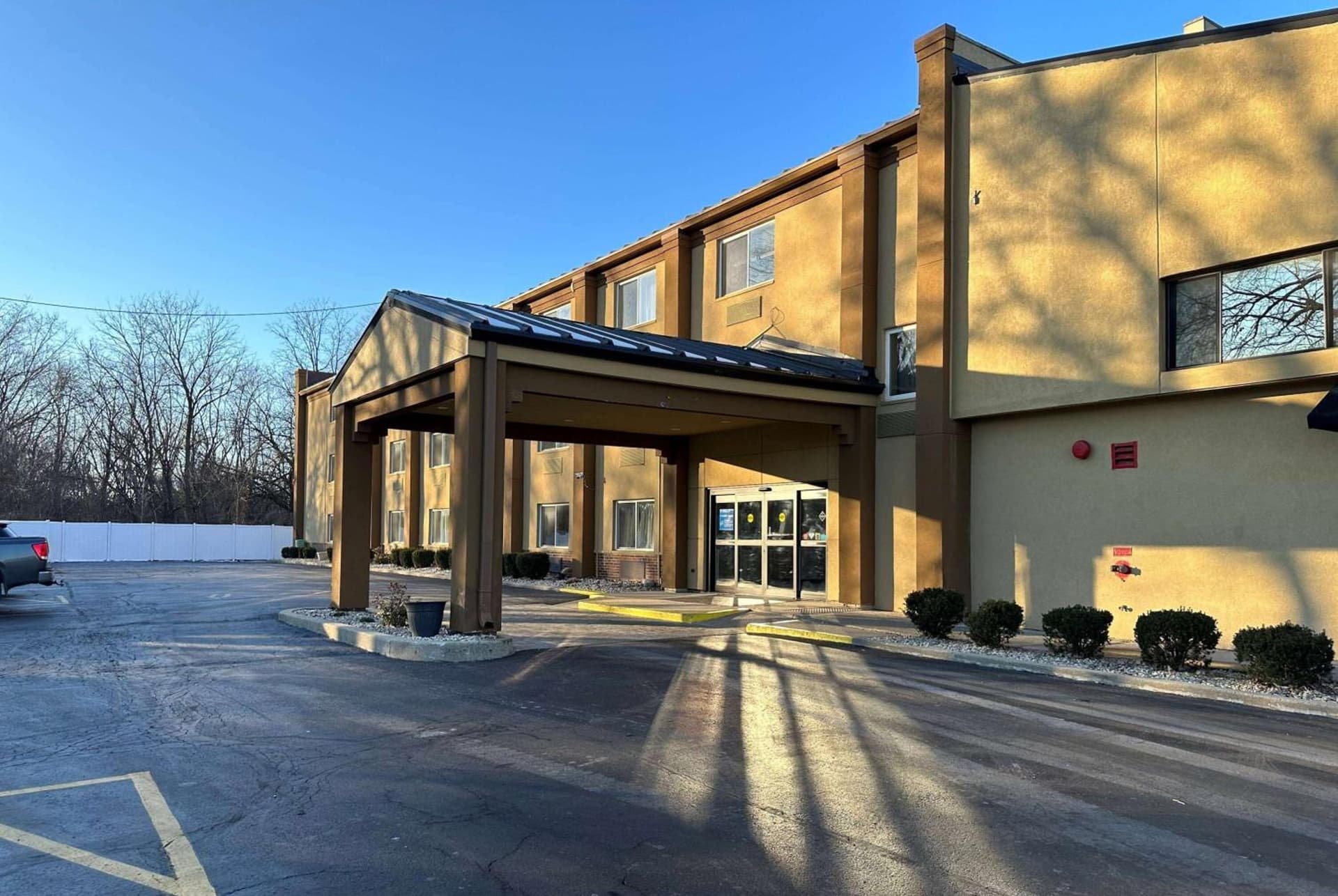 AmericInn by Wyndham Woodstock IL property views in Woodstock, IL — gallery photo 3