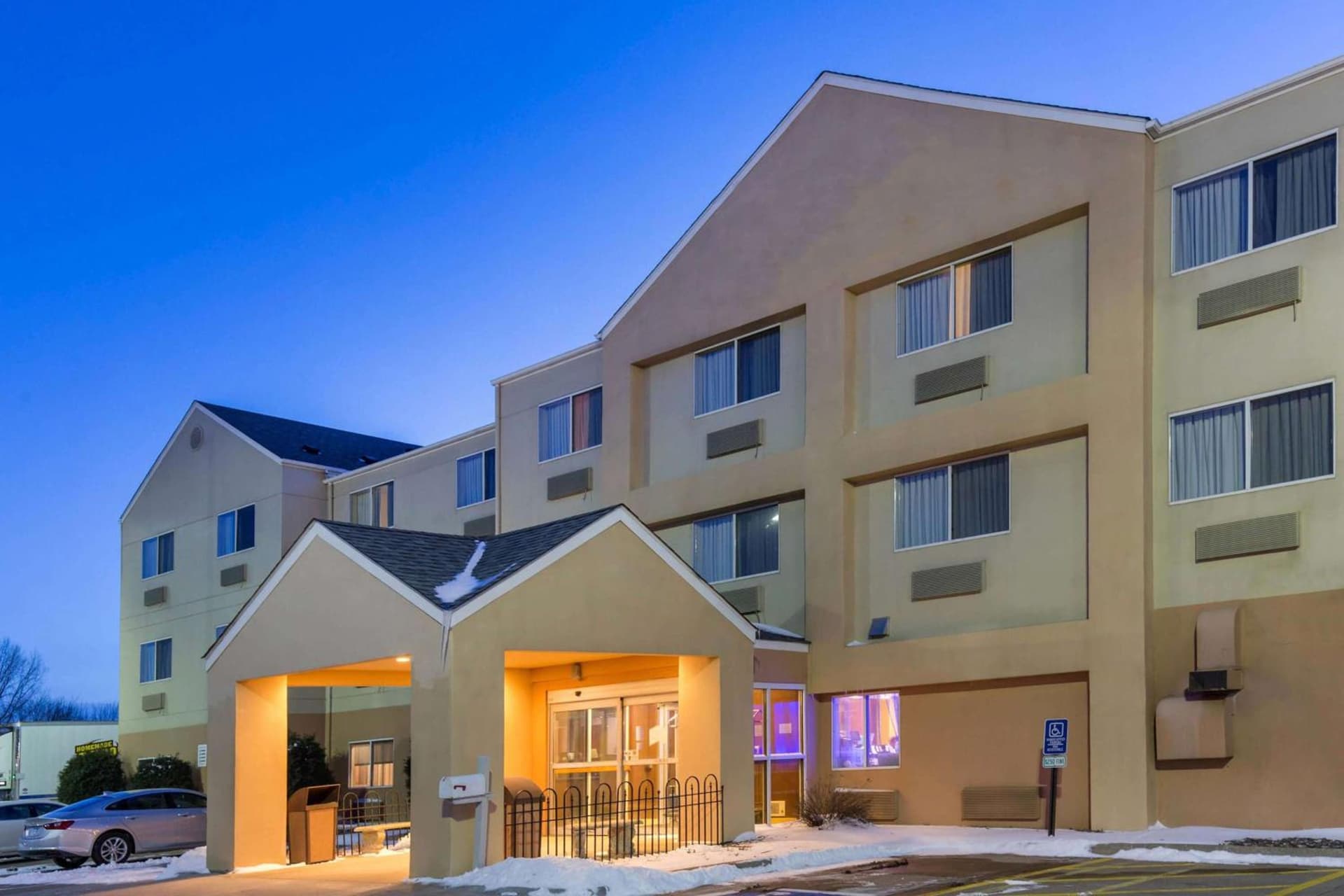 AmericInn by Wyndham St. Cloud MN Shopping Area gallery photo in St Cloud, MN — image 16