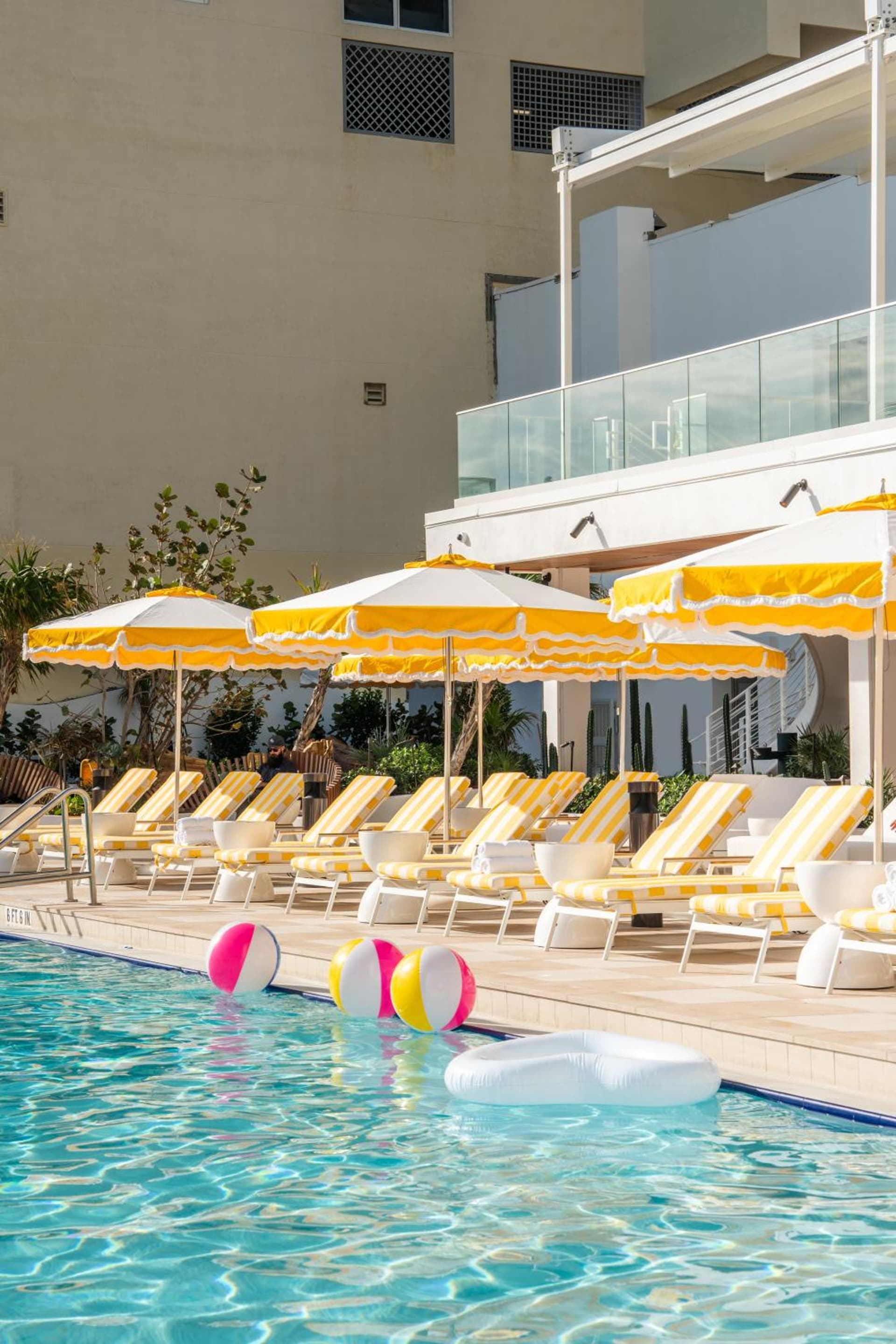 The Sunny property views in Miami Beach, FL — gallery photo 3