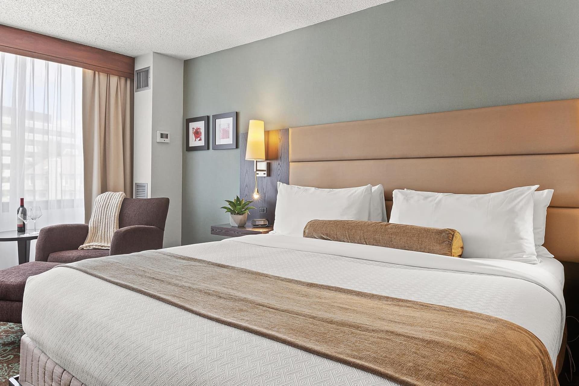 The Armon Stamford Hotel & Conference interior in Stamford, CT — gallery photo 2