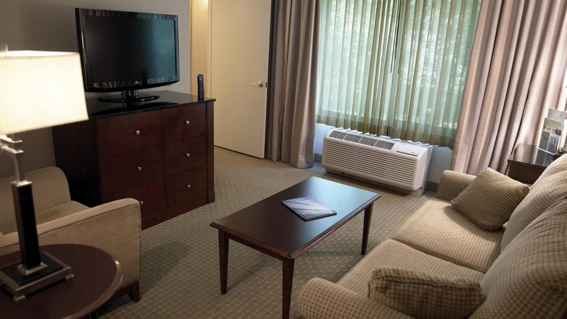 DoubleTree by Hilton Charlotte Airport interior in Charlotte, NC — gallery photo 2