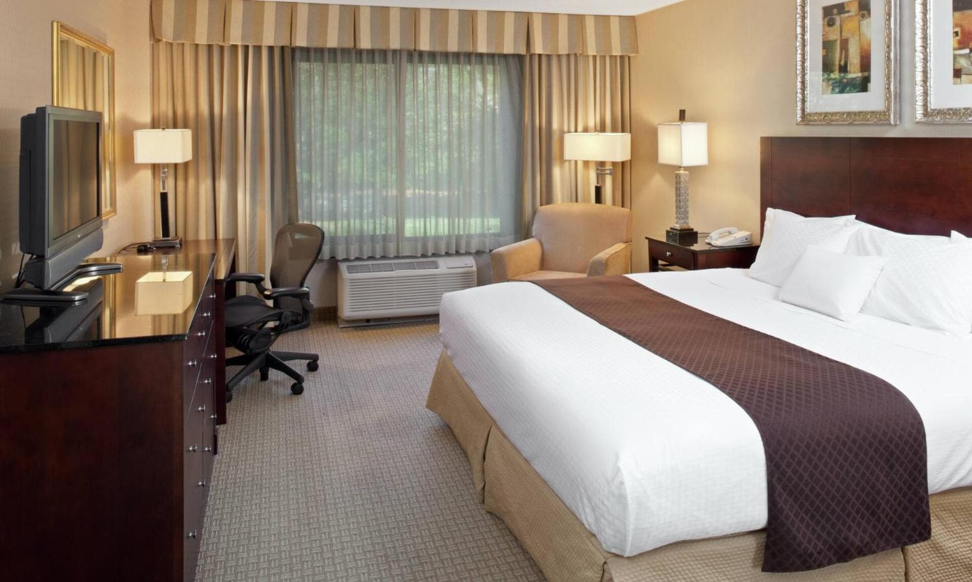 DoubleTree by Hilton Charlotte Airport gallery photo in Charlotte, NC — image 15
