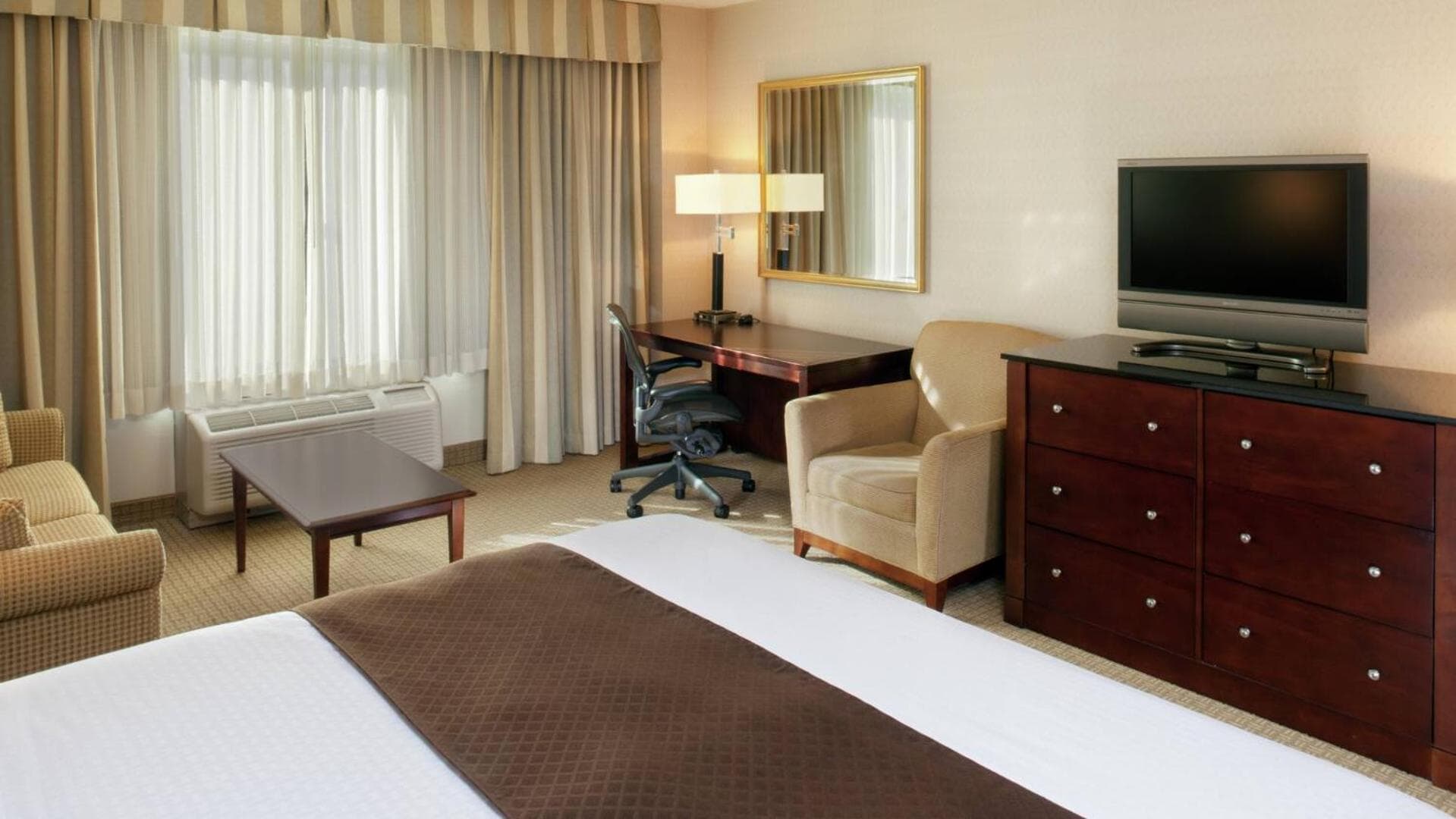 DoubleTree by Hilton Charlotte Airport gallery photo in Charlotte, NC — image 28