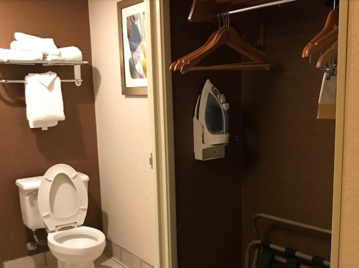 Country Inn & Suites by Radisson, Phoenix Airport, AZ interior in Phoenix, AZ — gallery photo 2