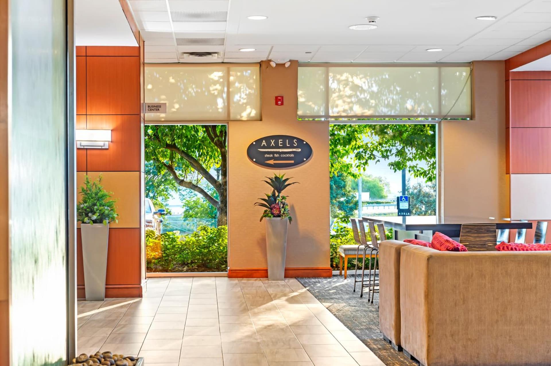 DoubleTree by Hilton Roseville Minneapolis property views in Roseville, MN — gallery photo 3