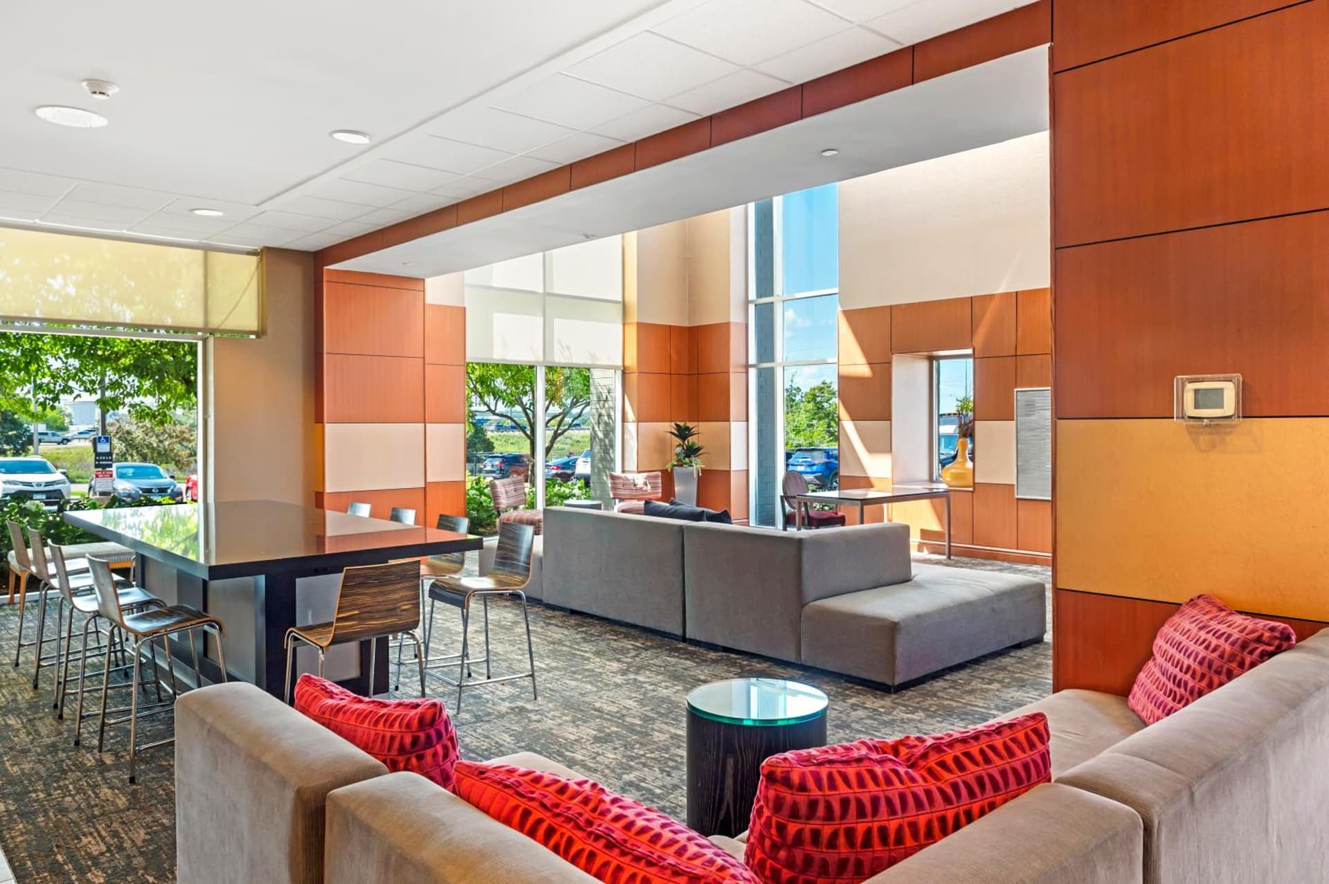 DoubleTree by Hilton Roseville Minneapolis interior in Roseville, MN — gallery photo 2
