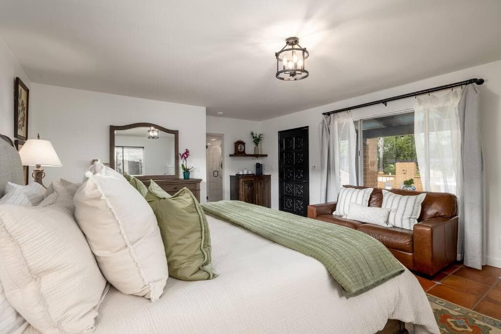Tropical, Private, Heated pool, Petting zoo! gallery photo in Vista, CA — image 37