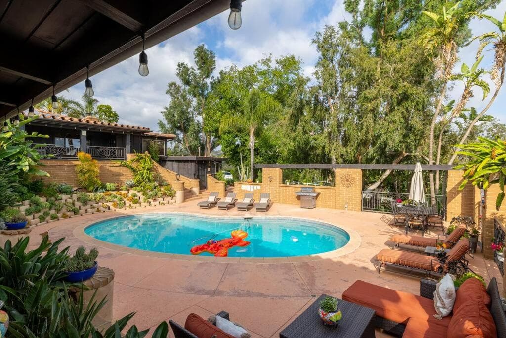 Tropical, Private, Heated pool, Petting zoo! interior in Vista, CA — gallery photo 2