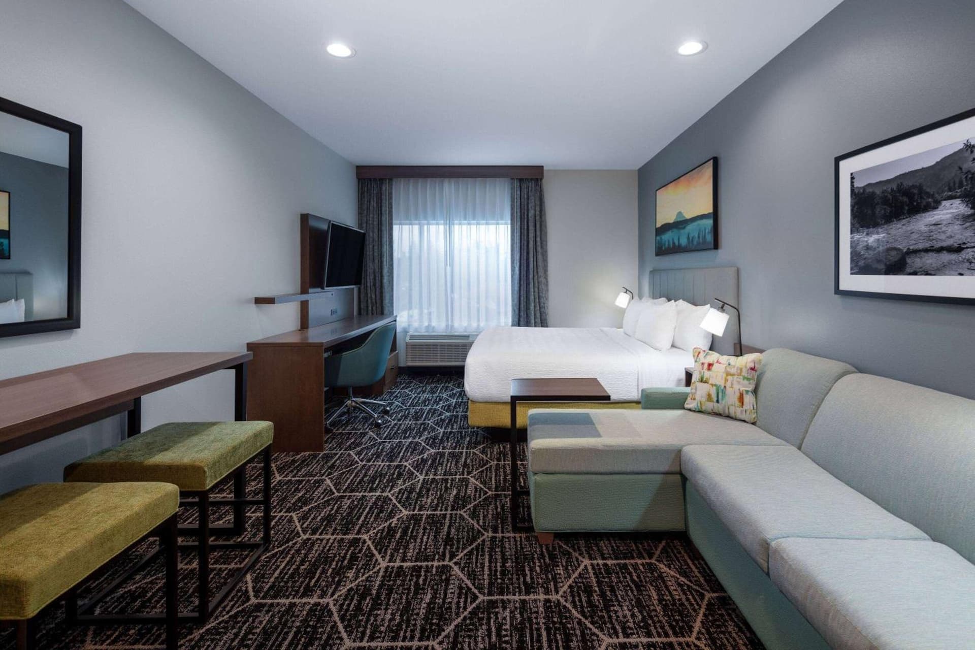 La Quinta Inn & Suites by Wyndham Centralia property views in Centralia, WA — gallery photo 3
