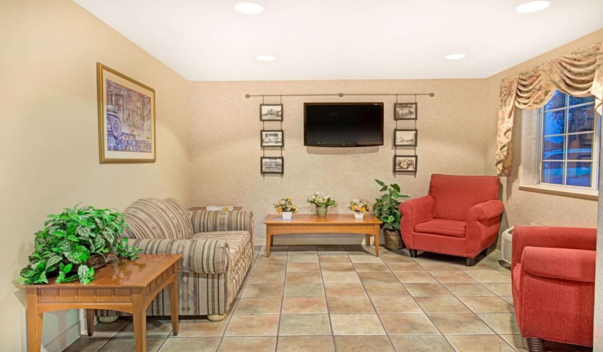 SureStay by Best Western Sacramento South Natomas property views in Sacramento, CA — gallery photo 3