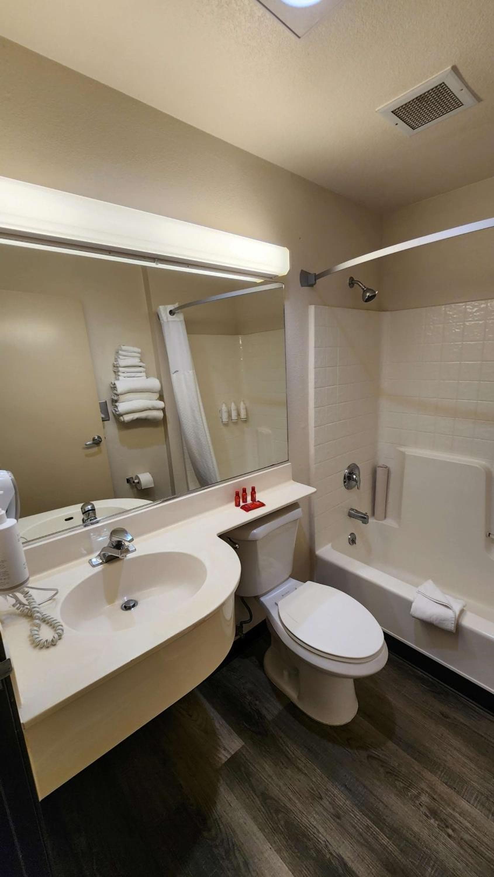 SureStay by Best Western Sacramento South Natomas gallery photo in Sacramento, CA — image 9