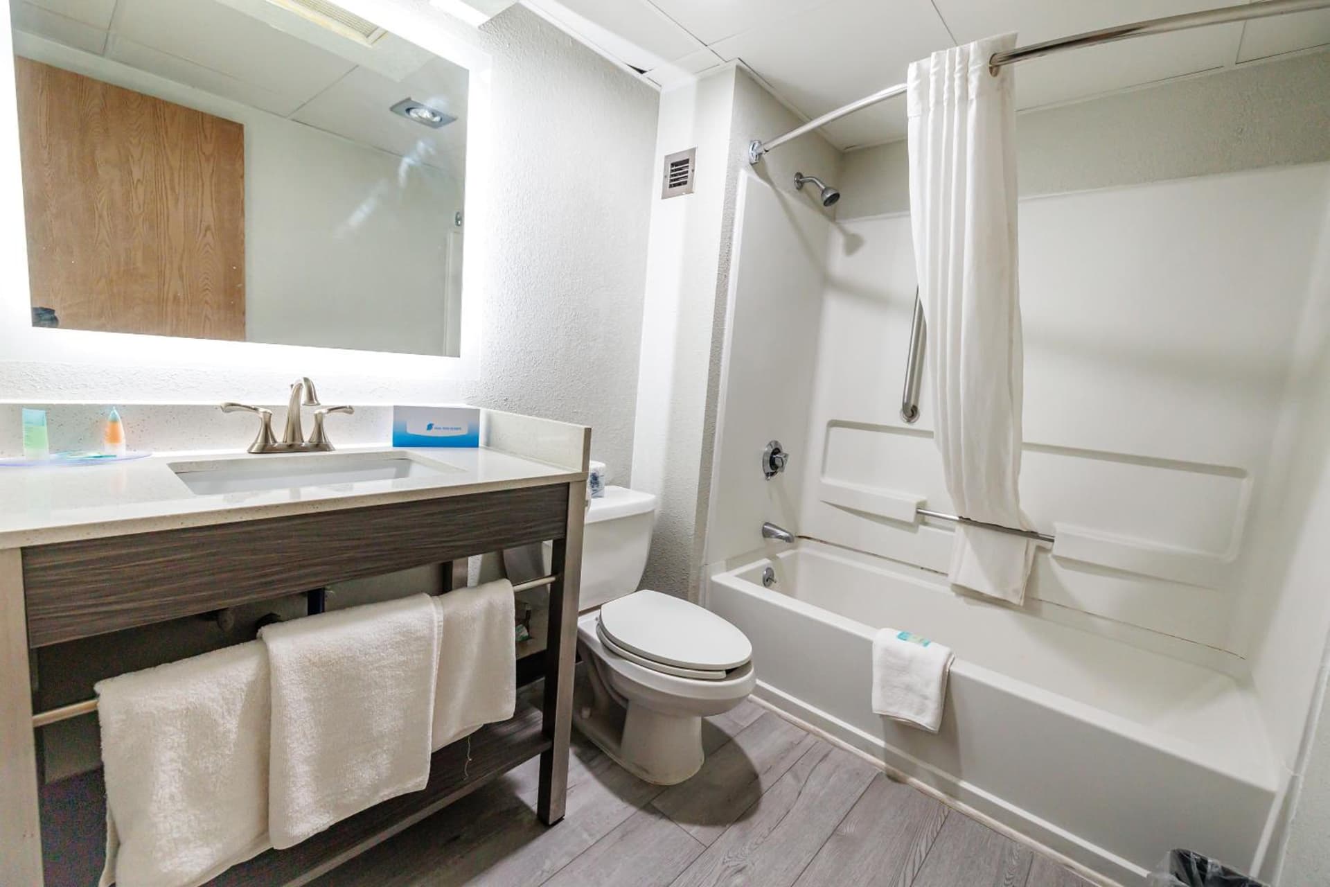 New Victorian Inn & Suites Omaha gallery photo in Omaha, NE — image 22