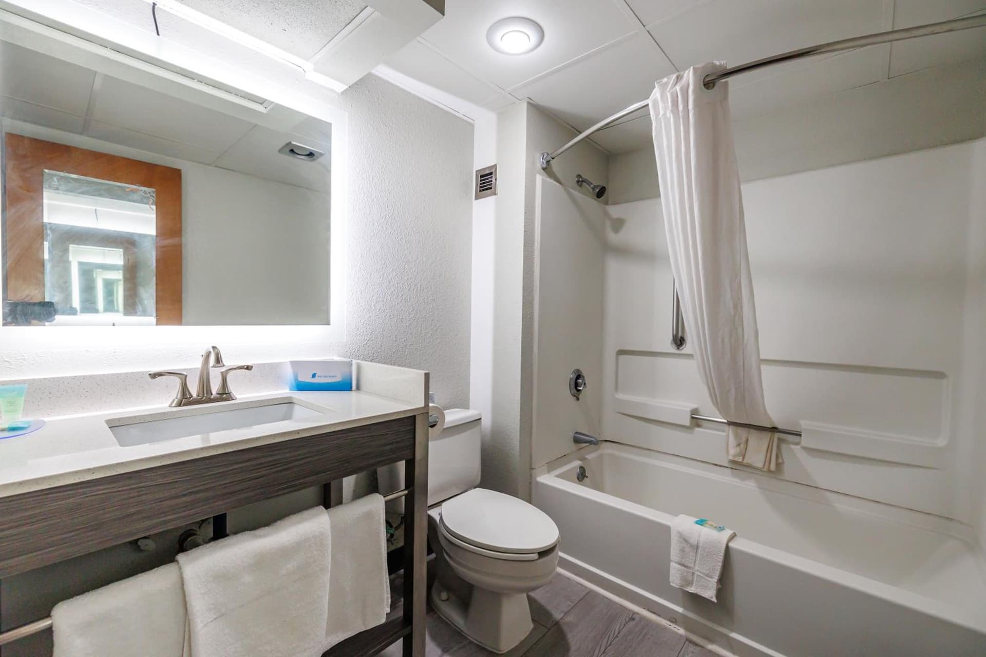 New Victorian Inn & Suites Omaha gallery photo in Omaha, NE — image 28