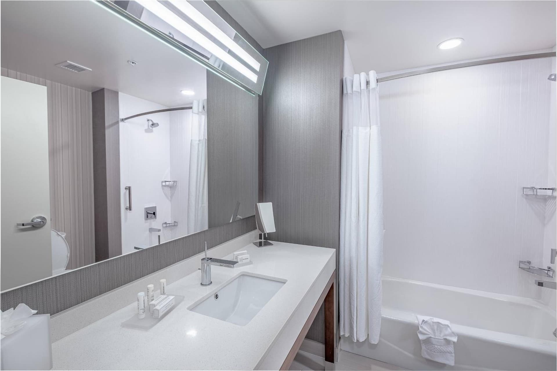 Courtyard by Marriott Toledo West gallery photo in Toledo, OH — image 23