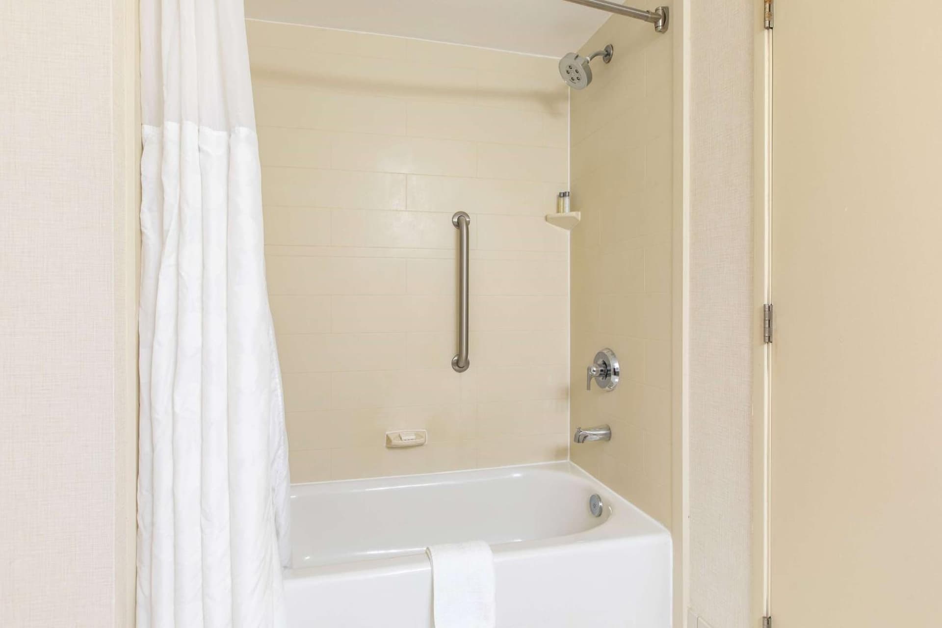 Wingate by Wyndham Charlotte Concord Mills/Speedway gallery photo in Concord, NC — image 44