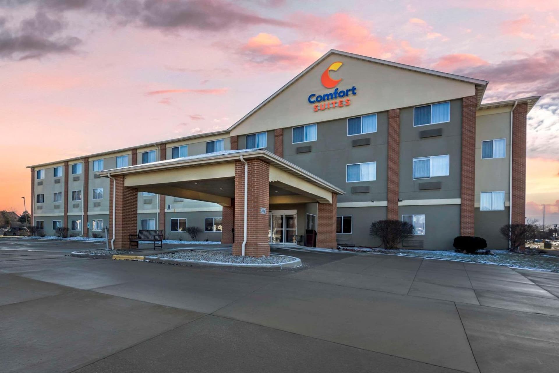 Comfort Suites Normal University area property views in Bloomington, IL — gallery photo 3