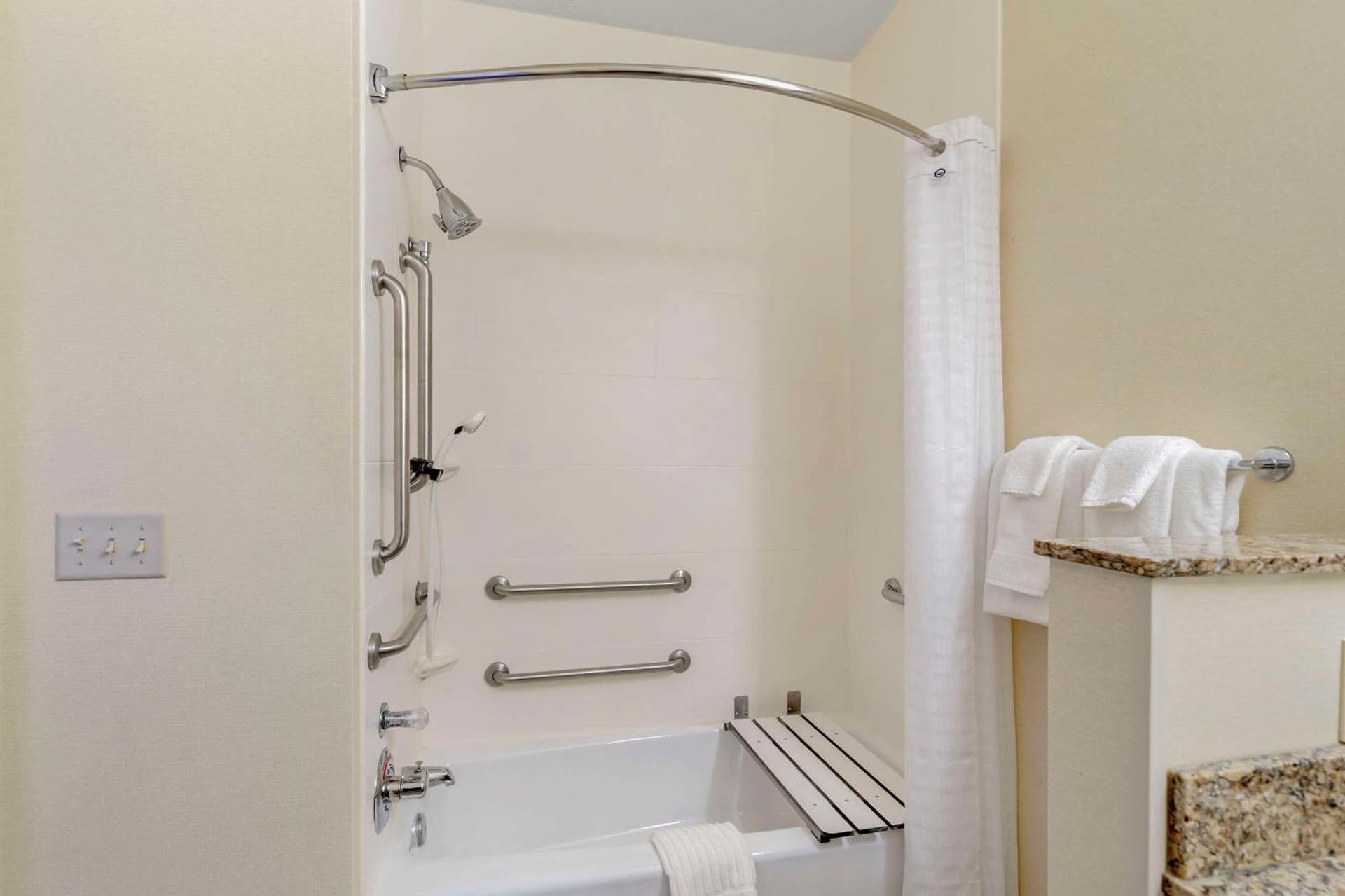Comfort Suites Normal University area gallery photo in Bloomington, IL — image 10
