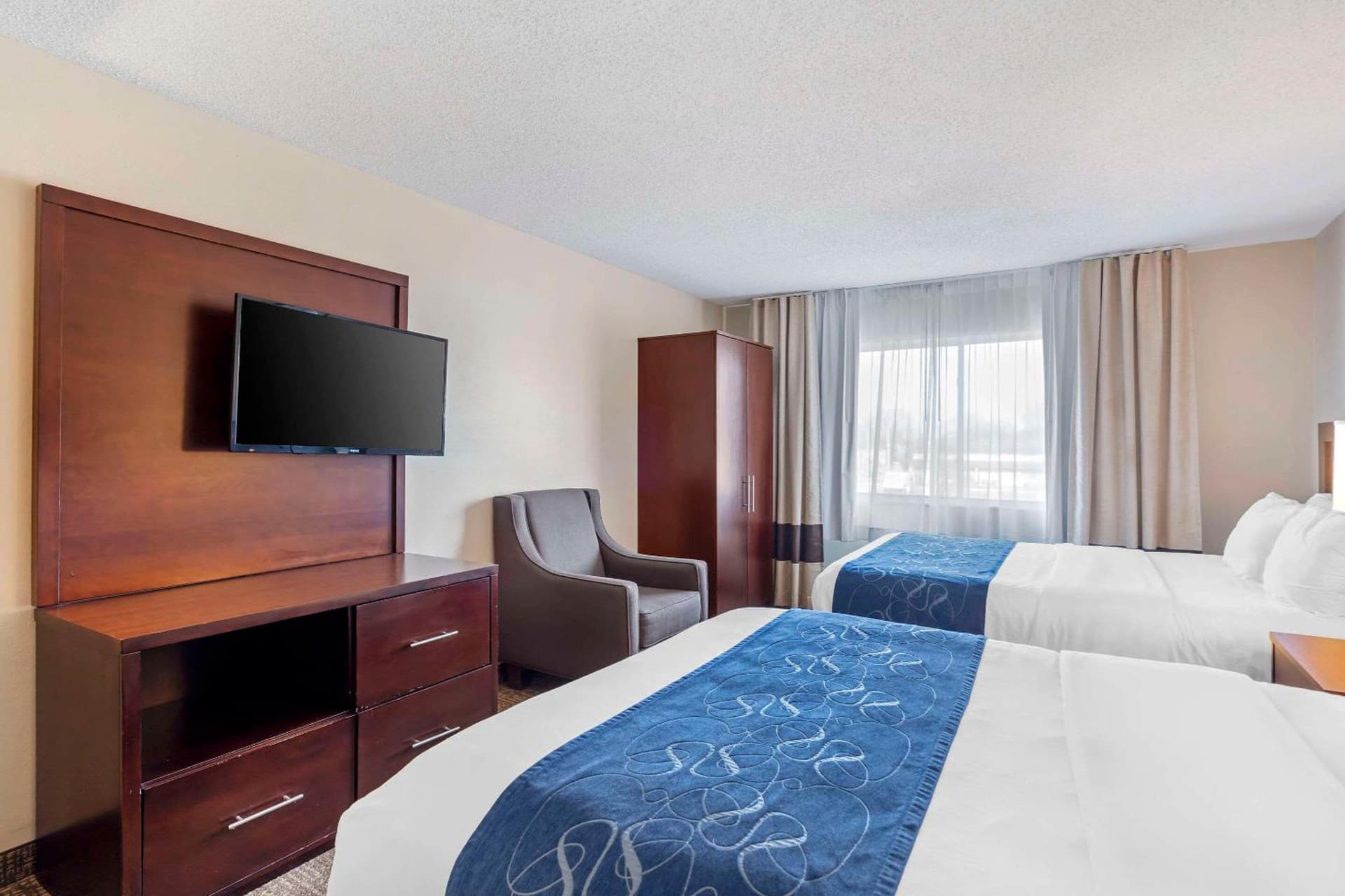 Comfort Suites Normal University area interior in Bloomington, IL — gallery photo 2