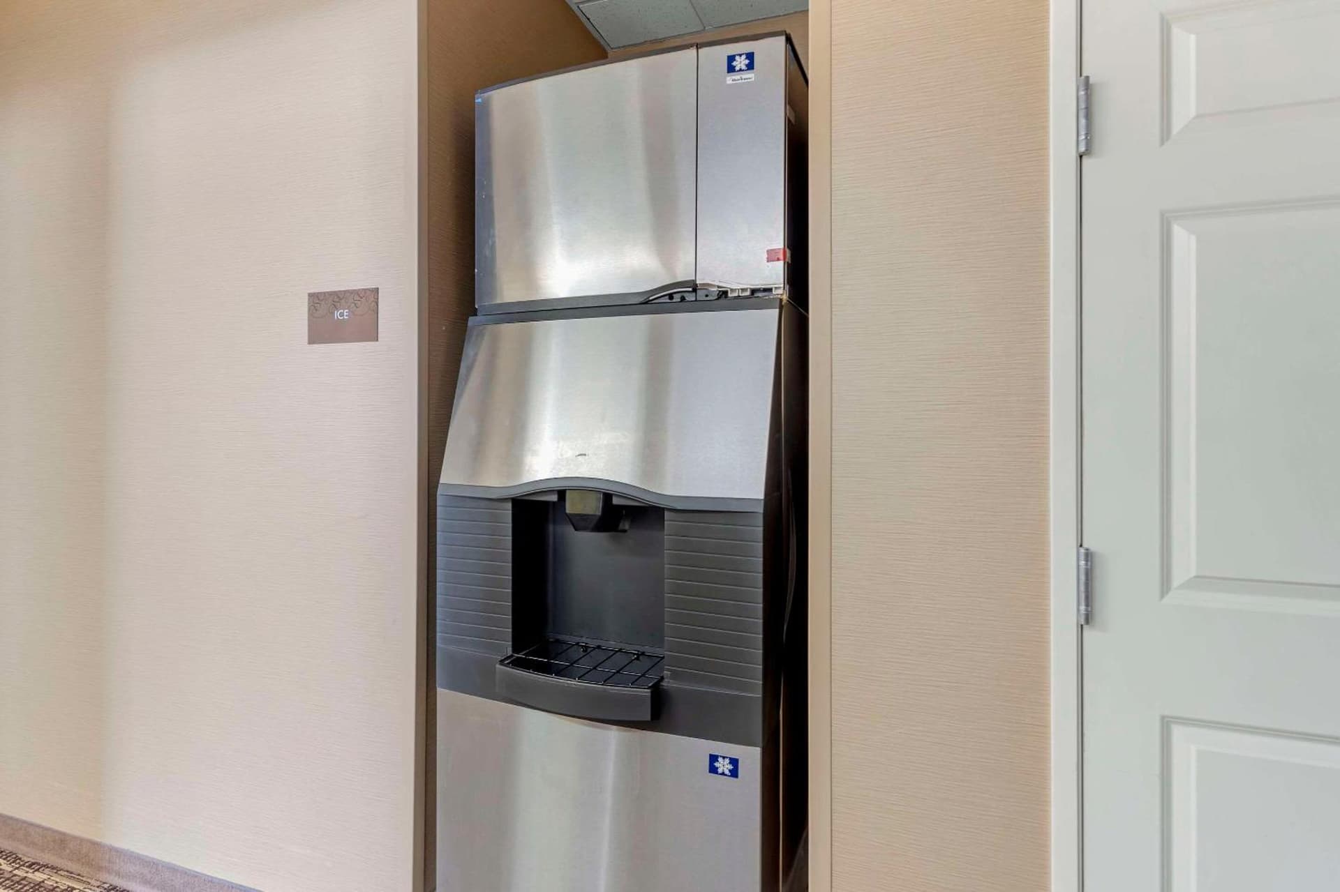 Comfort Suites Normal University area gallery photo in Bloomington, IL — image 23