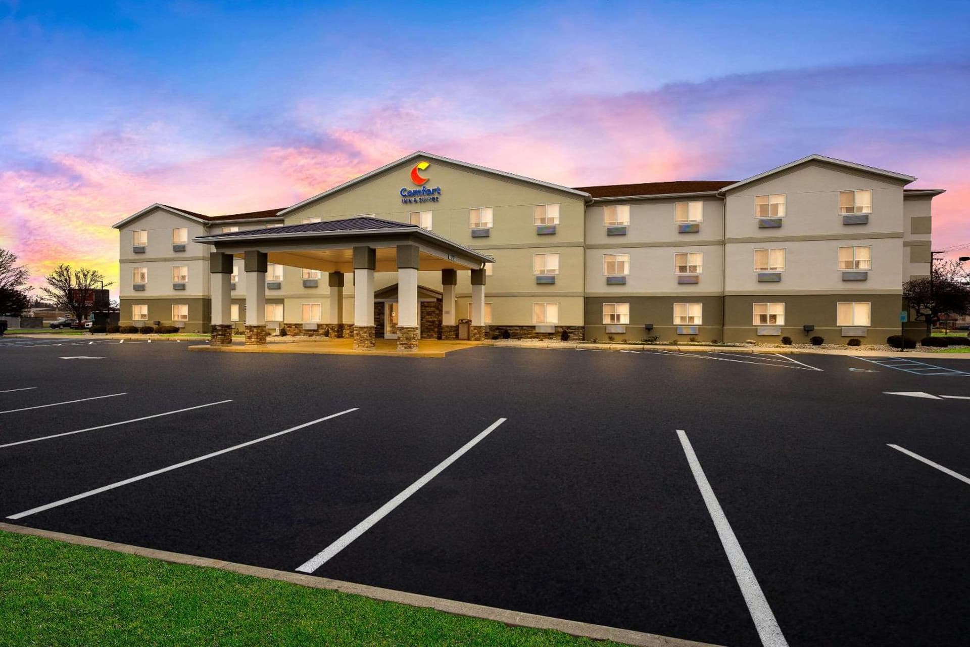Comfort Inn & Suites Fremont interior in Fremont, OH — gallery photo 2