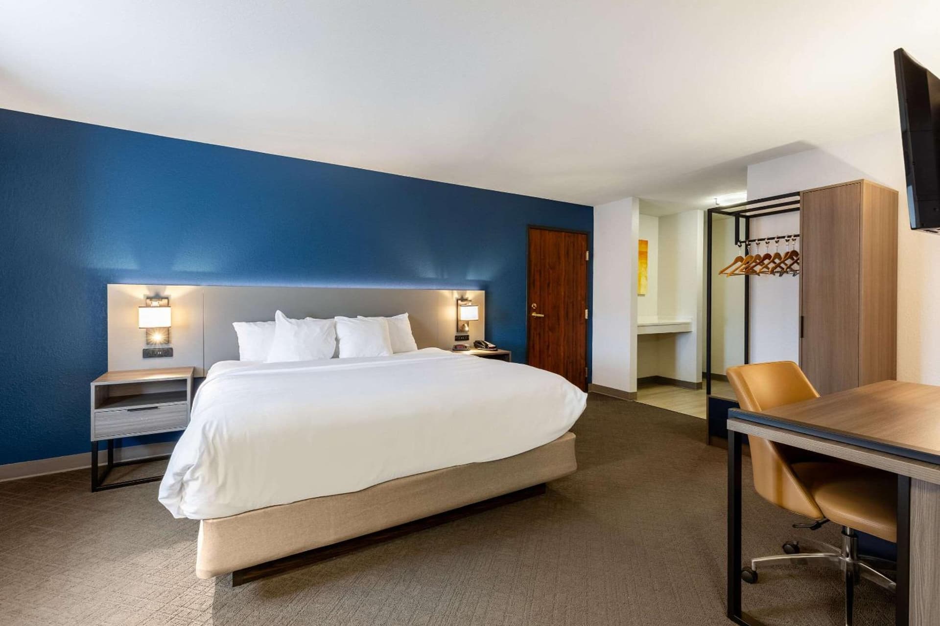 Comfort Inn & Suites Fremont gallery photo in Fremont, OH — image 17