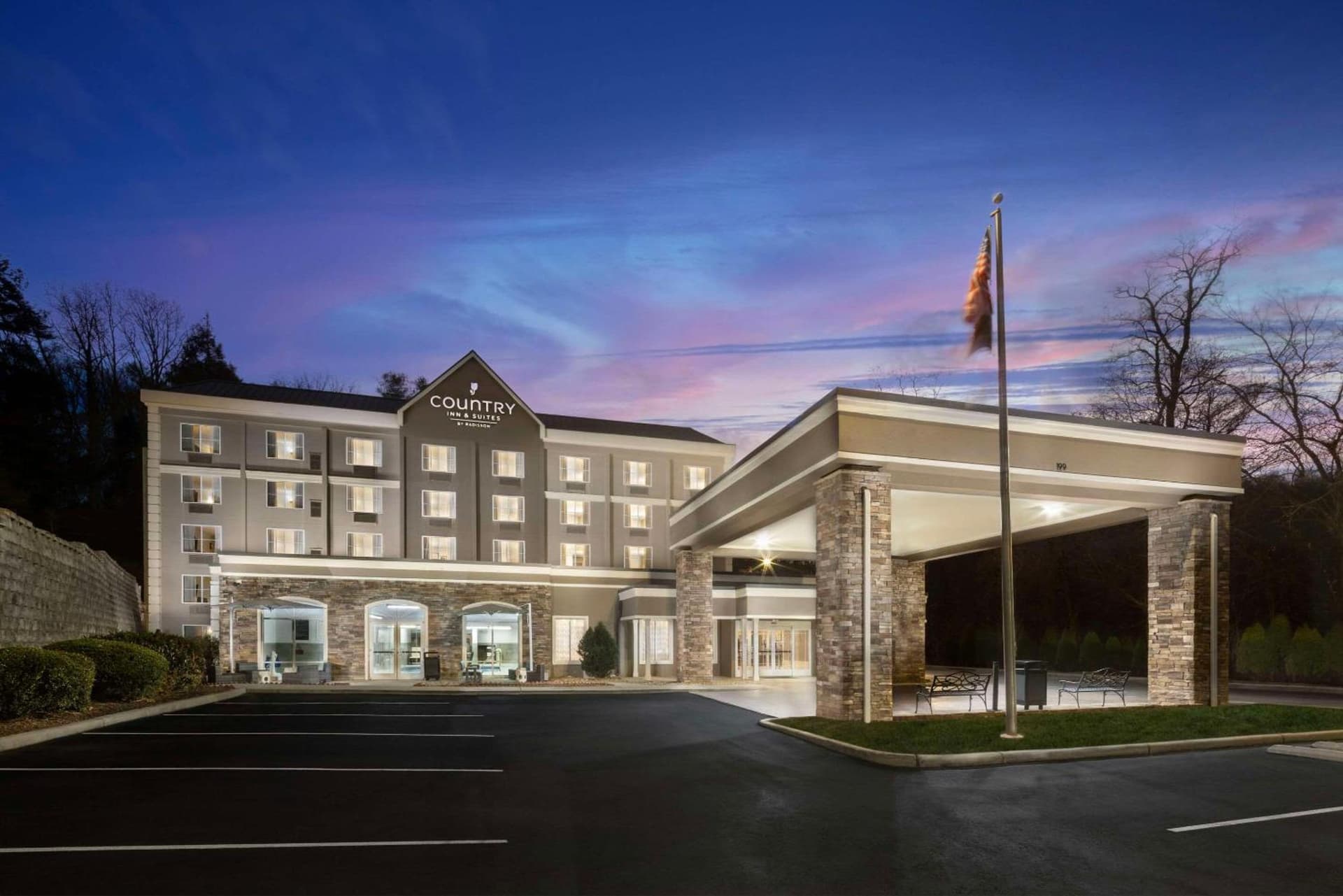 La Quinta Inn & Suites by Wyndham Downtown Asheville interior in Asheville, NC — gallery photo 2