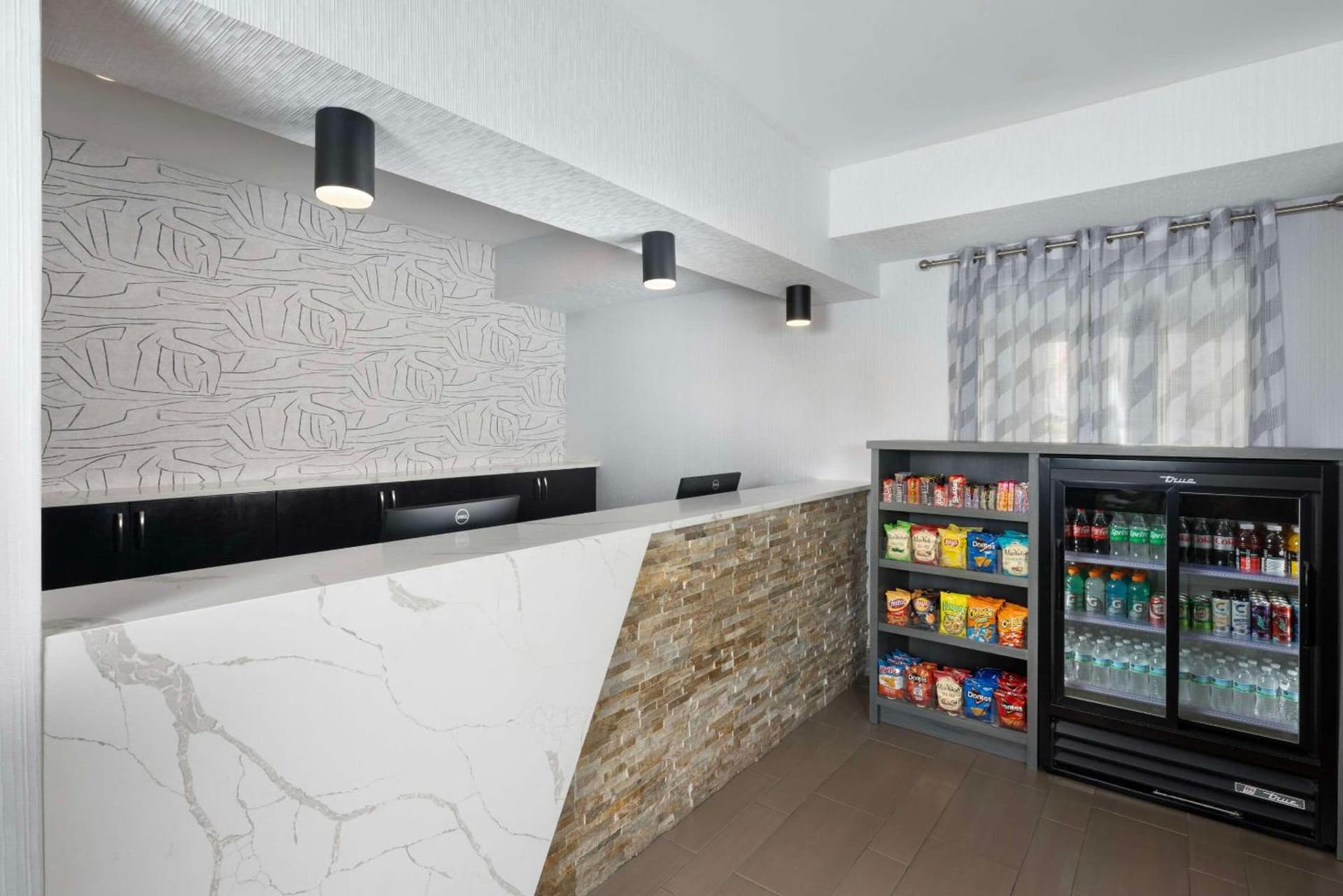 La Quinta Inn & Suites by Wyndham Downtown Asheville gallery photo in Asheville, NC — image 53