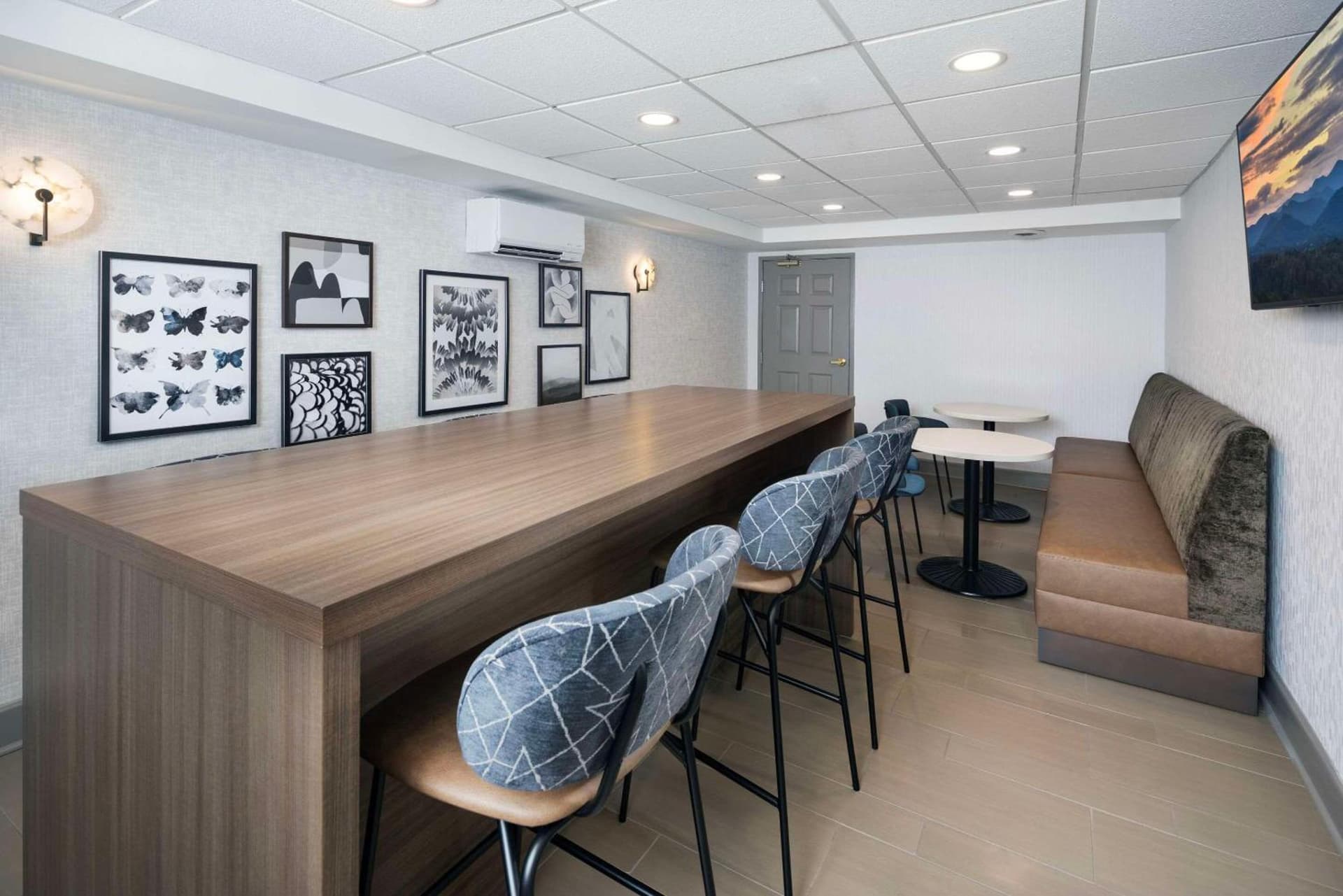 La Quinta Inn & Suites by Wyndham Downtown Asheville gallery photo in Asheville, NC — image 56