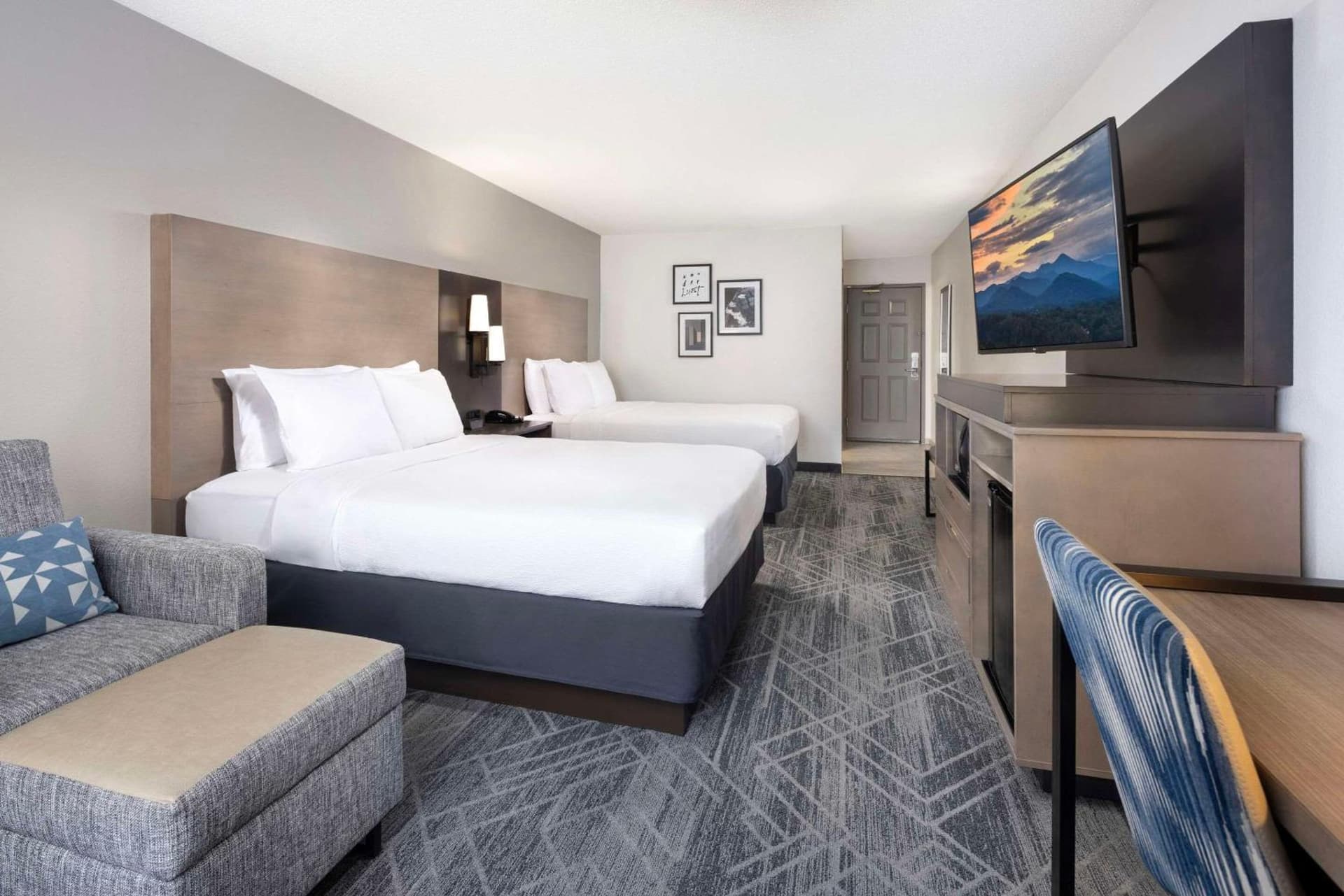 La Quinta Inn & Suites by Wyndham Downtown Asheville gallery photo in Asheville, NC — image 60