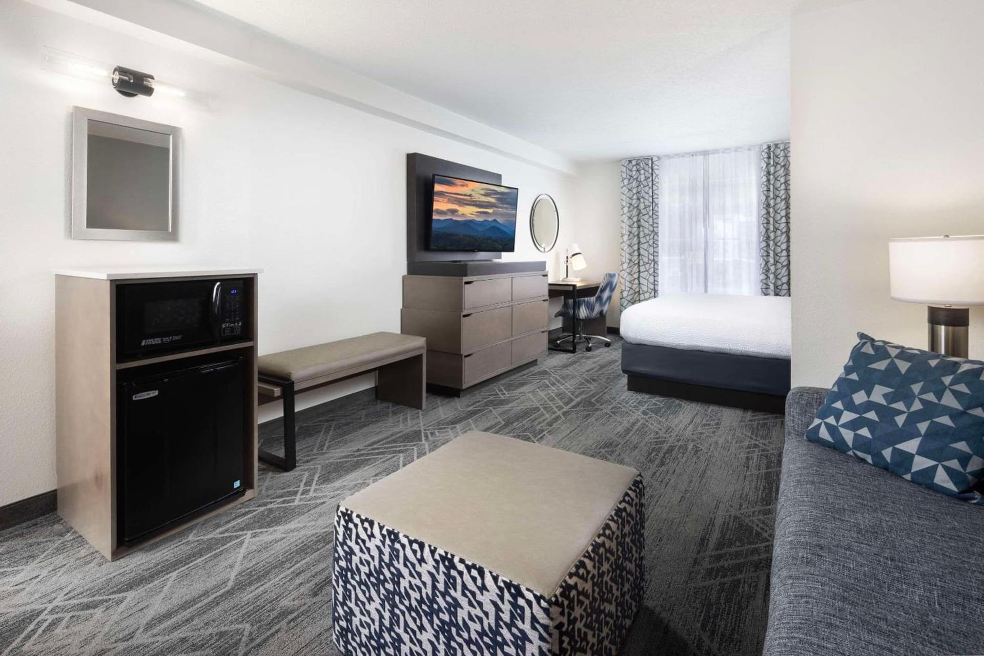 La Quinta Inn & Suites by Wyndham Downtown Asheville gallery photo in Asheville, NC — image 72