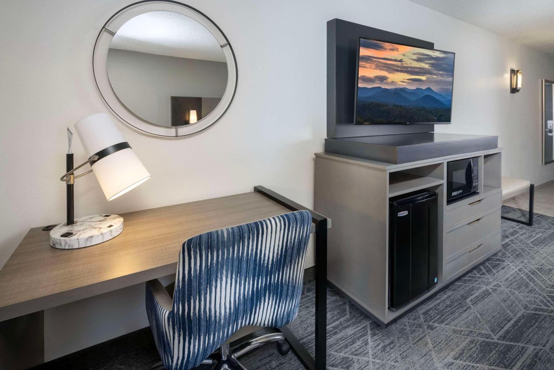 La Quinta Inn & Suites by Wyndham Downtown Asheville gallery photo in Asheville, NC — image 45