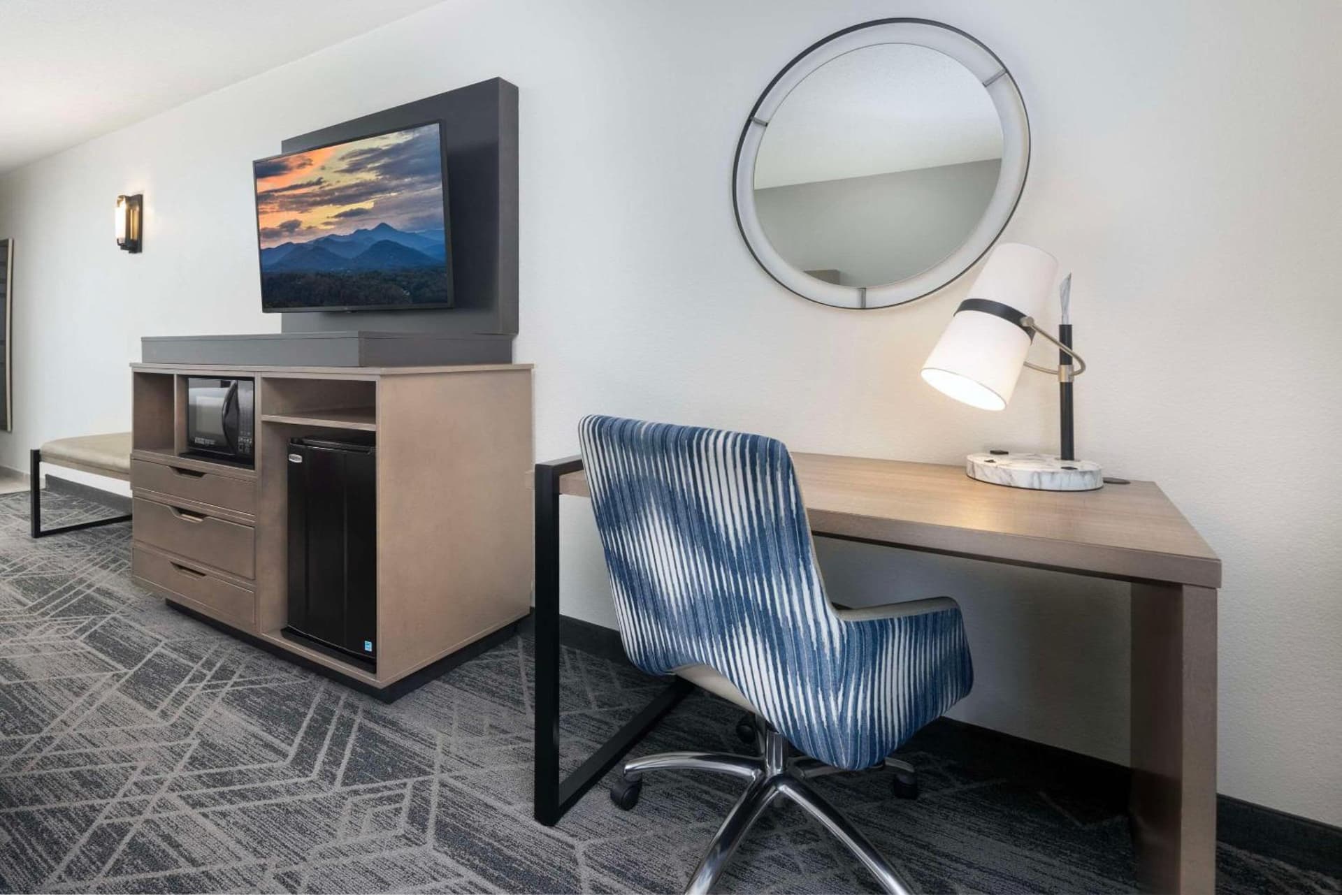 La Quinta Inn & Suites by Wyndham Downtown Asheville gallery photo in Asheville, NC — image 19