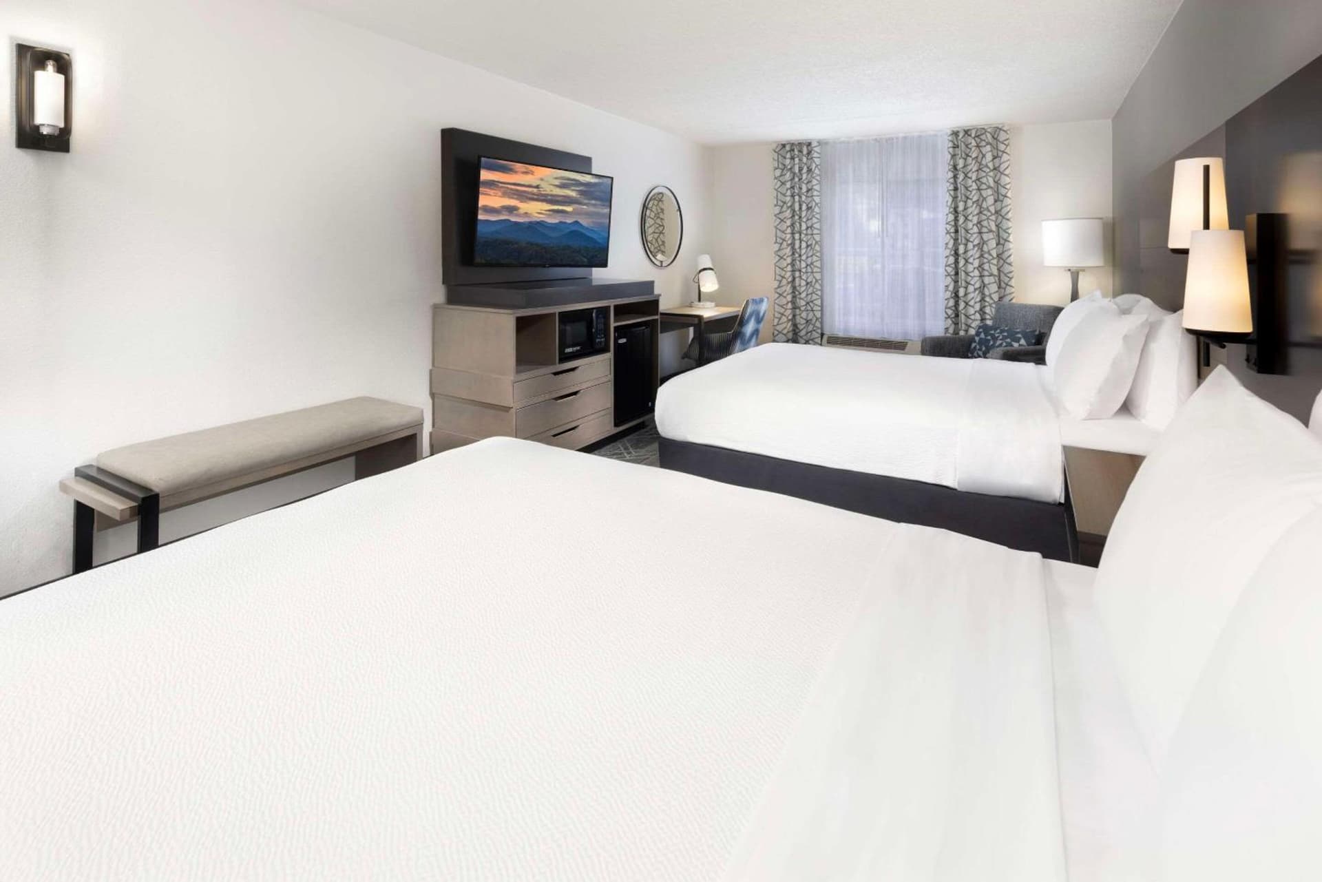 La Quinta Inn & Suites by Wyndham Downtown Asheville gallery photo in Asheville, NC — image 18