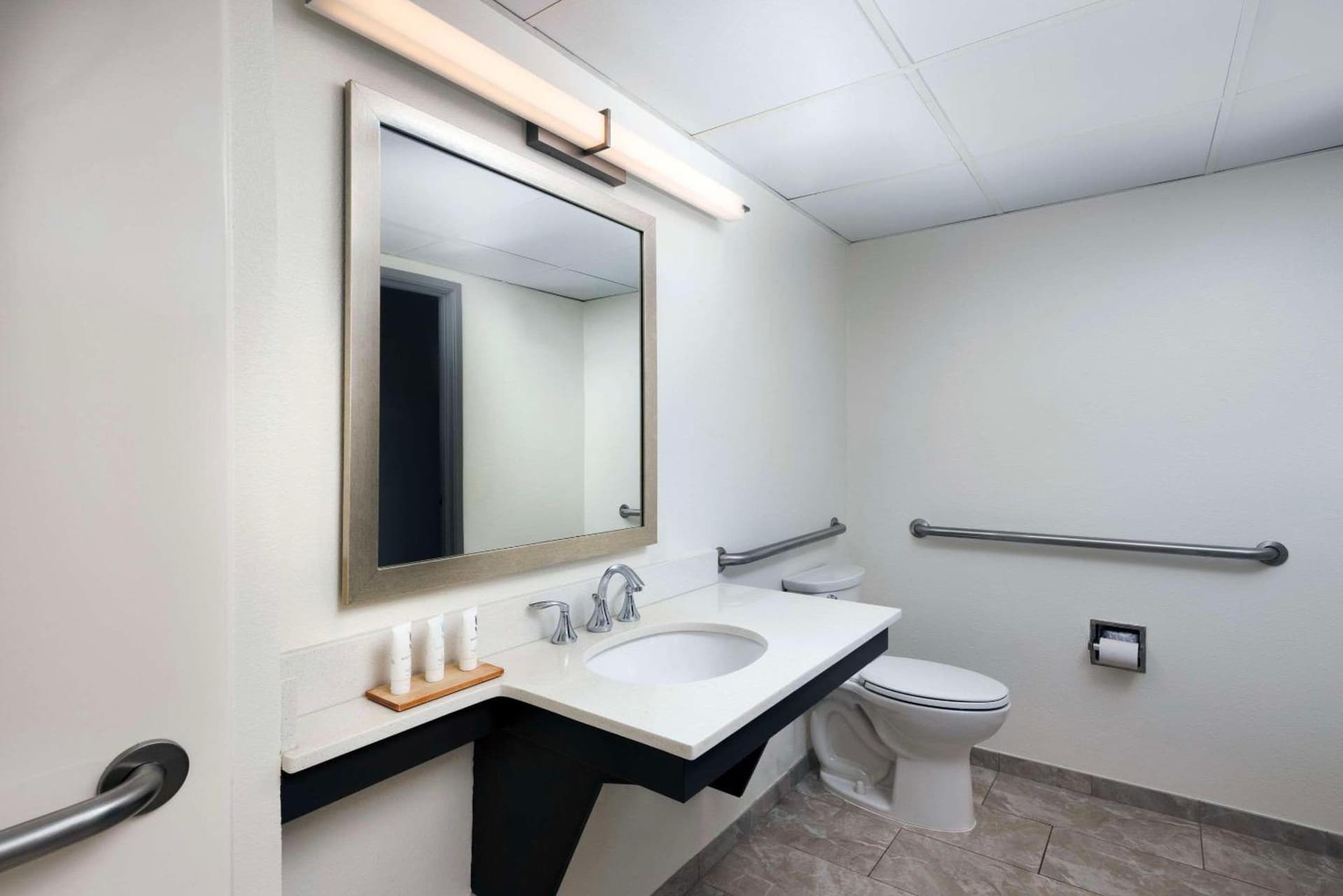 La Quinta Inn & Suites by Wyndham Downtown Asheville gallery photo in Asheville, NC — image 65