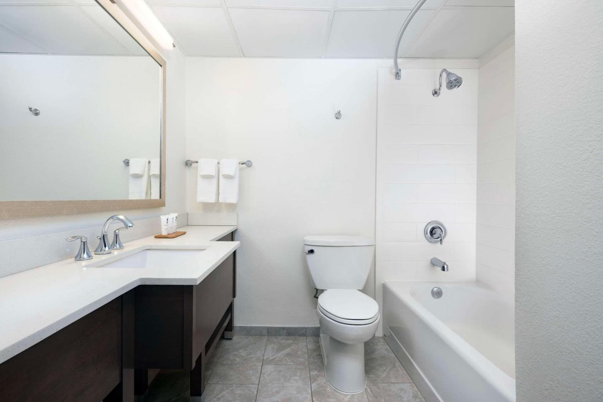 La Quinta Inn & Suites by Wyndham Downtown Asheville gallery photo in Asheville, NC — image 73