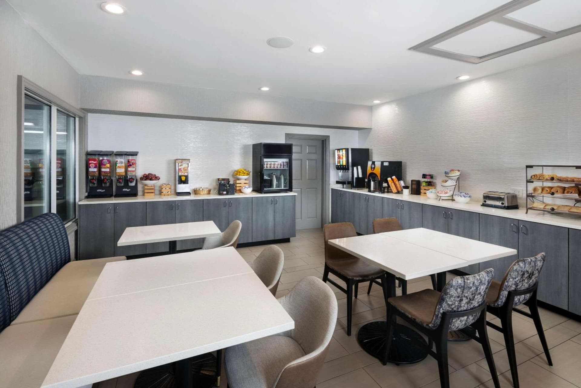 La Quinta Inn & Suites by Wyndham Downtown Asheville gallery photo in Asheville, NC — image 42