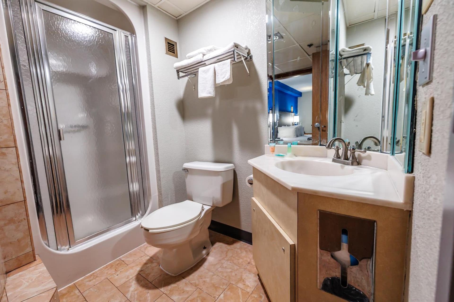 New Victorian Inn & Suites Omaha gallery photo in Omaha, NE — image 7